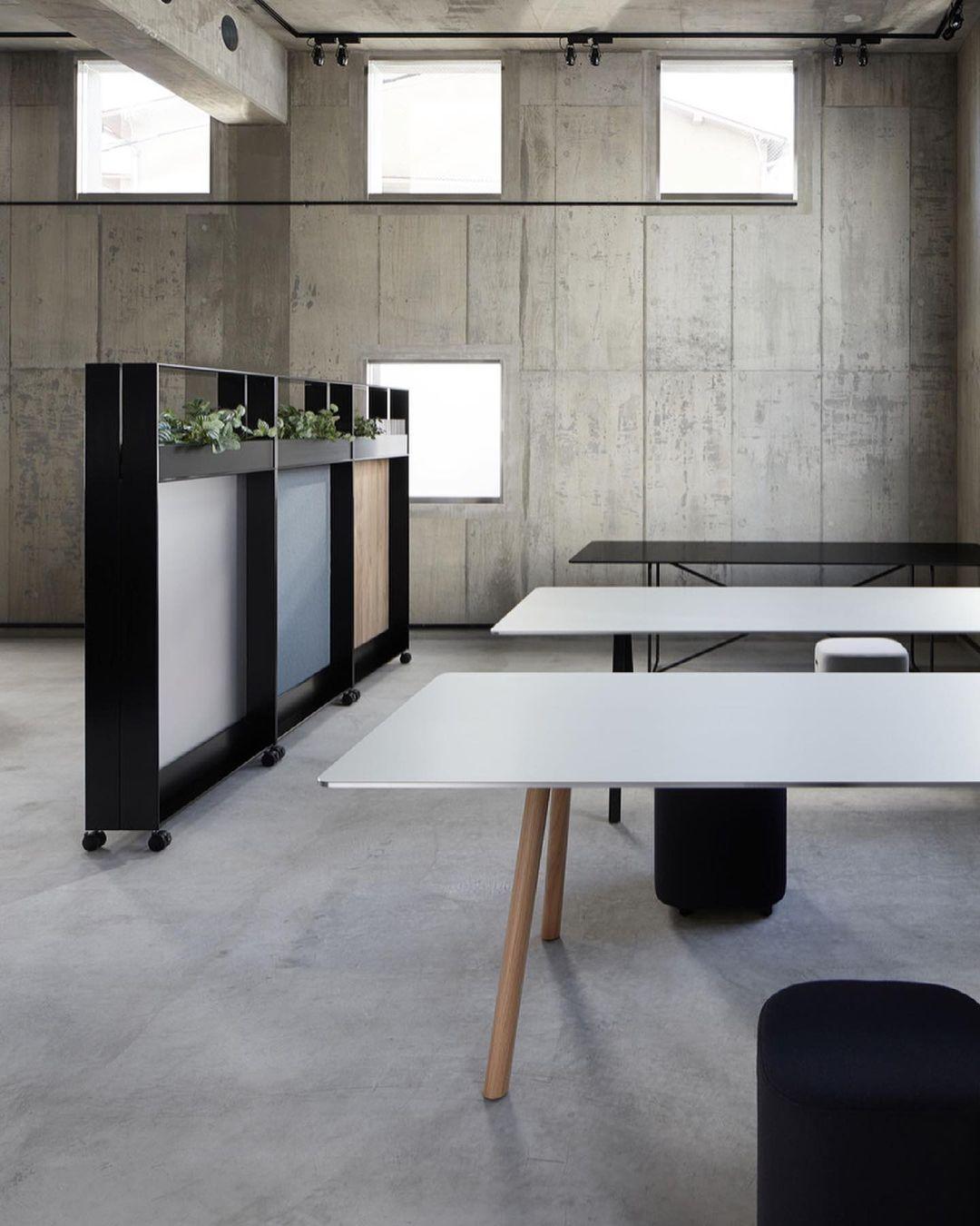 By- Interiors A.T.S-Tisch (Japanisch) im Angebot