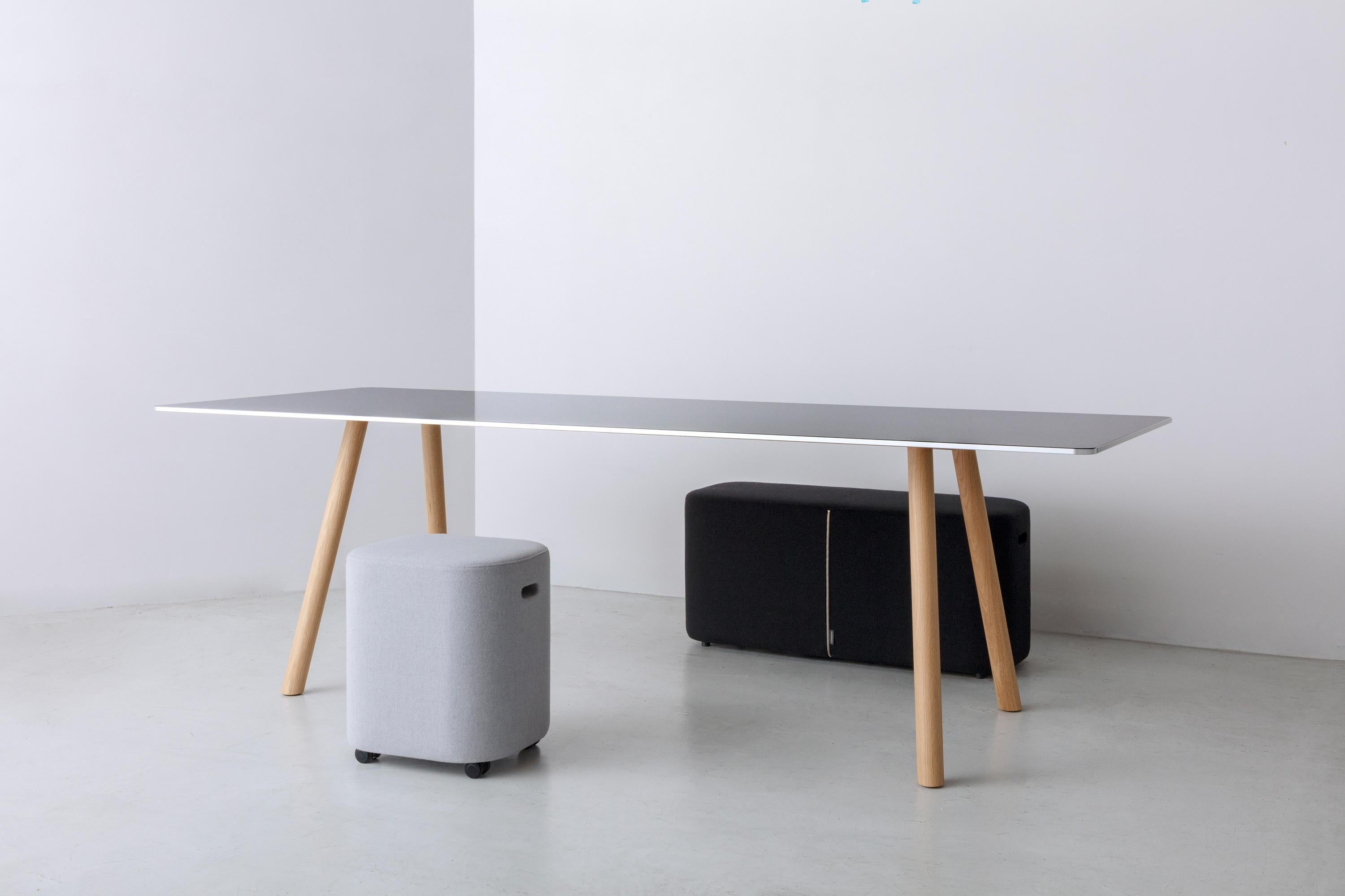 By- Interiors A.T.S-Tisch im Zustand „Neu“ im Angebot in Toronto, CA