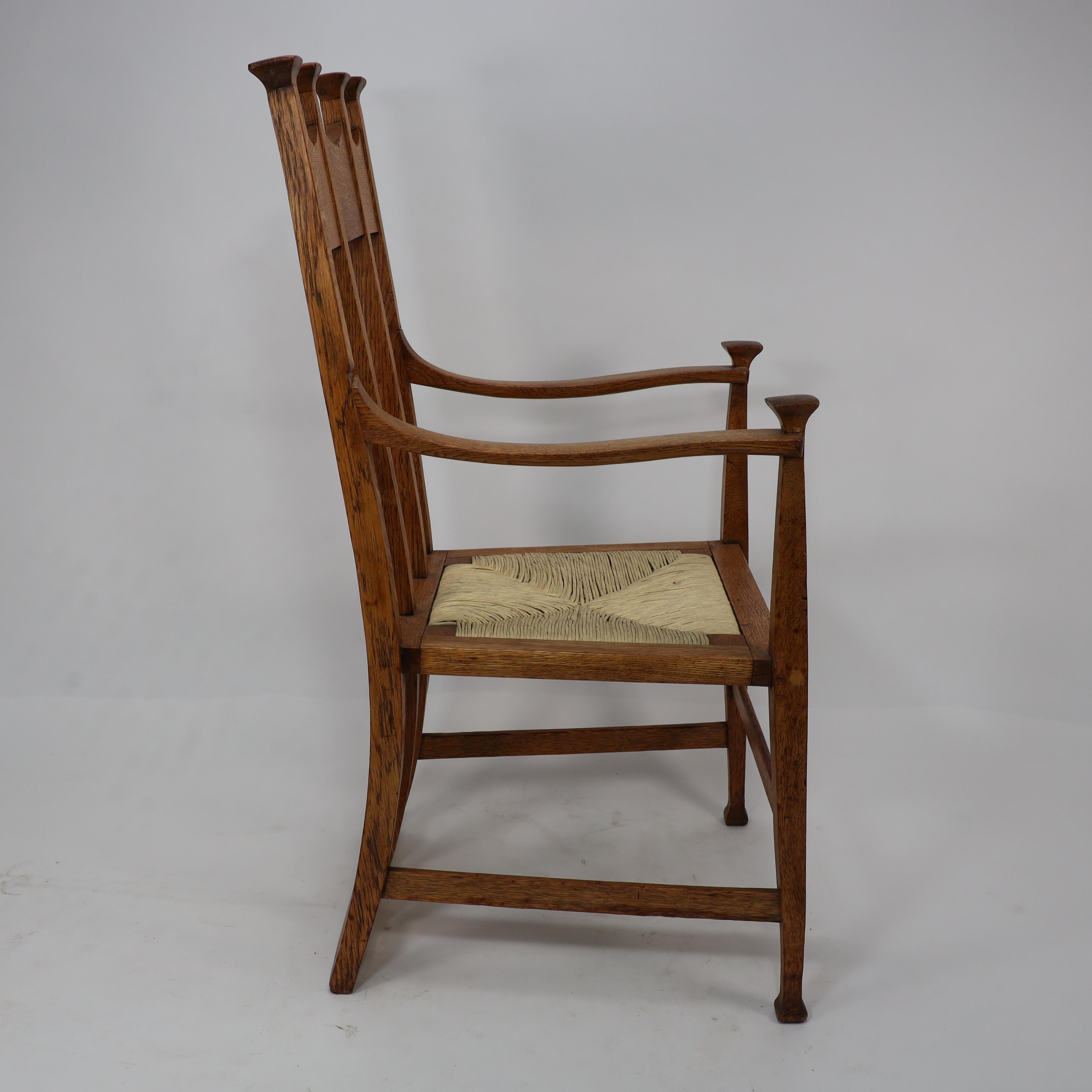 Arts and Crafts J.S HENRY Chaise de salle à manger en chêne, de style Arts & Crafts, avec un dossier en forme de trône. en vente