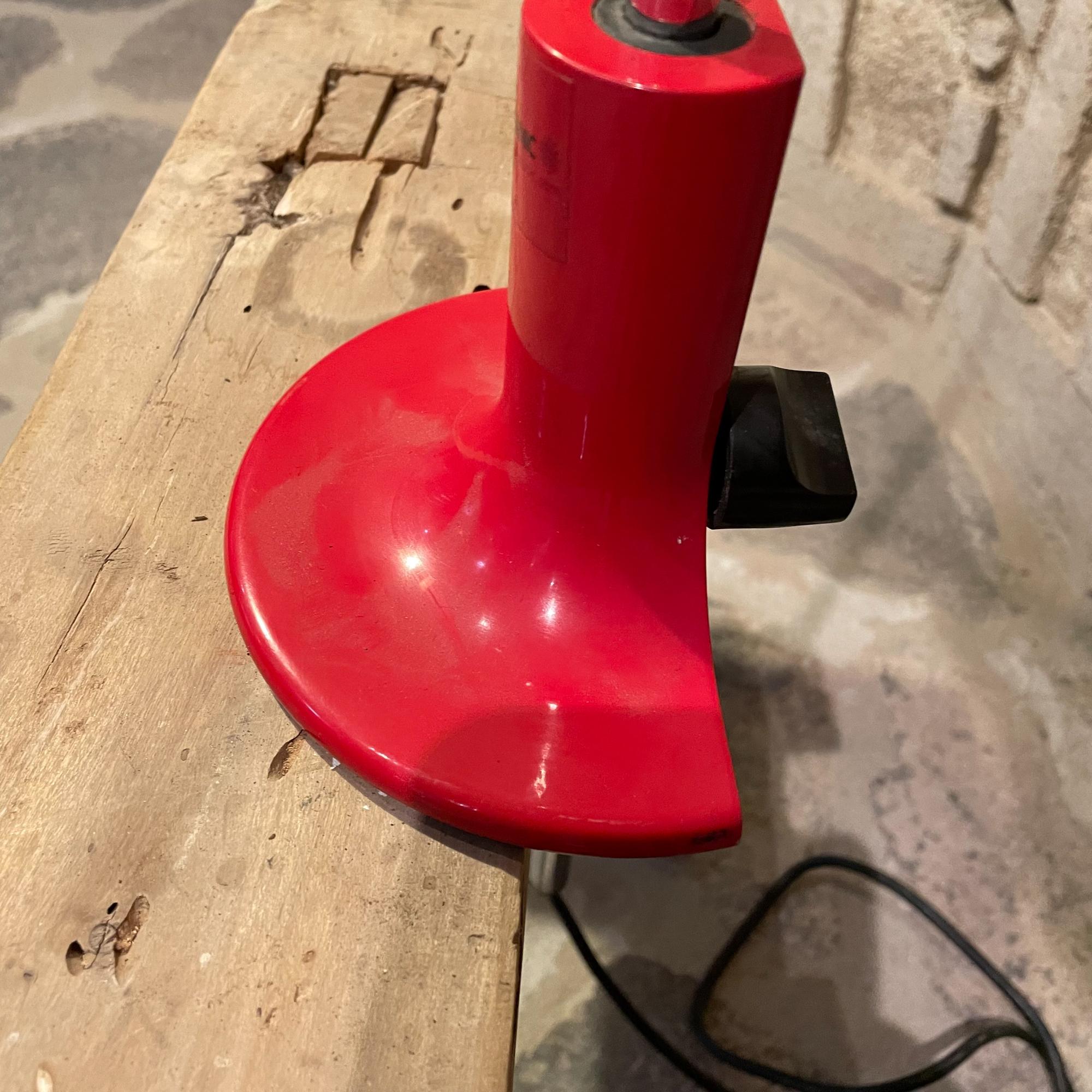 Aluminium Lampe de bureau architecturale à pampilles araignée rouge de Joe Colombo, Oluce Italy, 1969 en vente