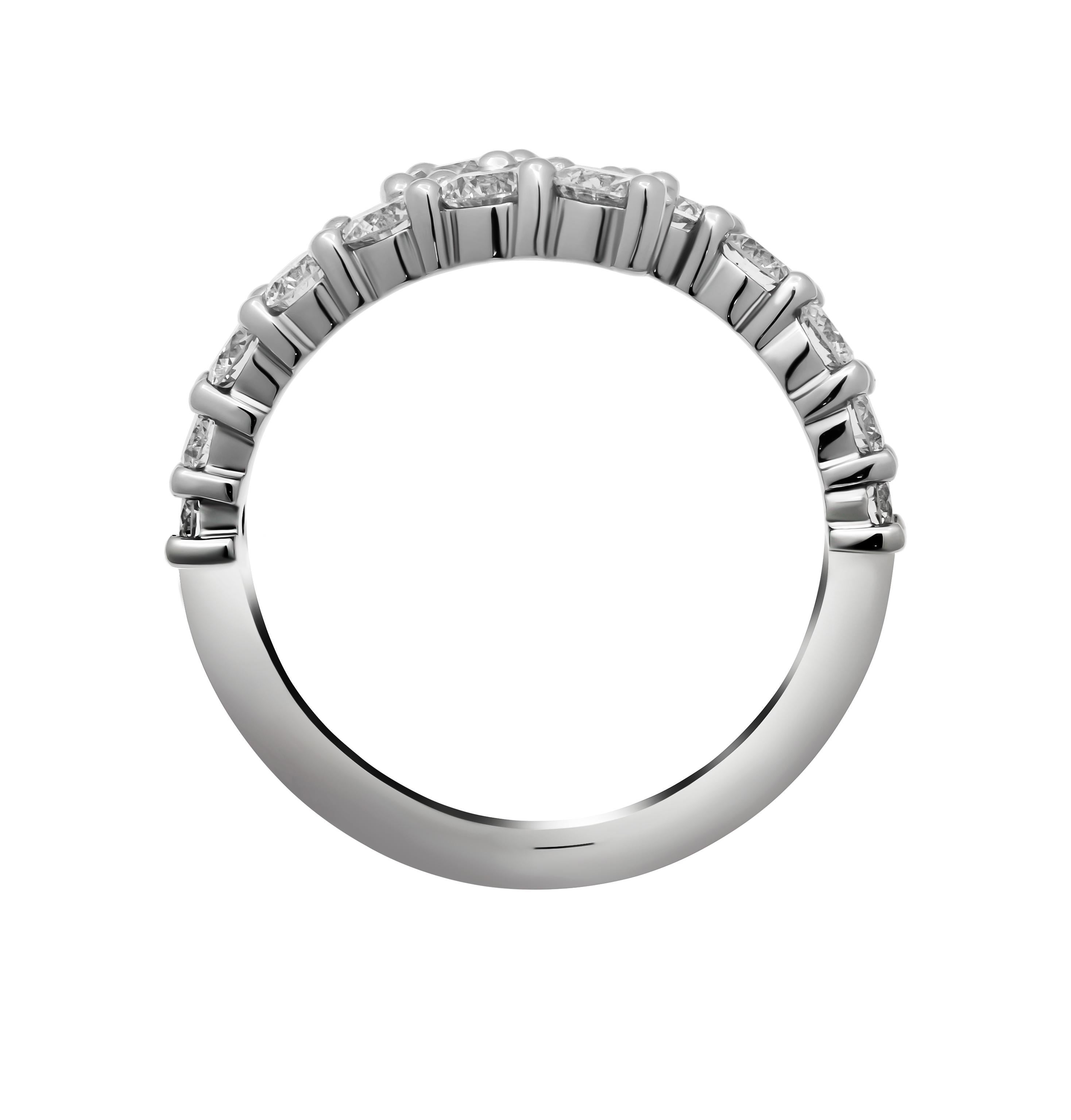 Moderno Anello By Pass con diamanti in vendita