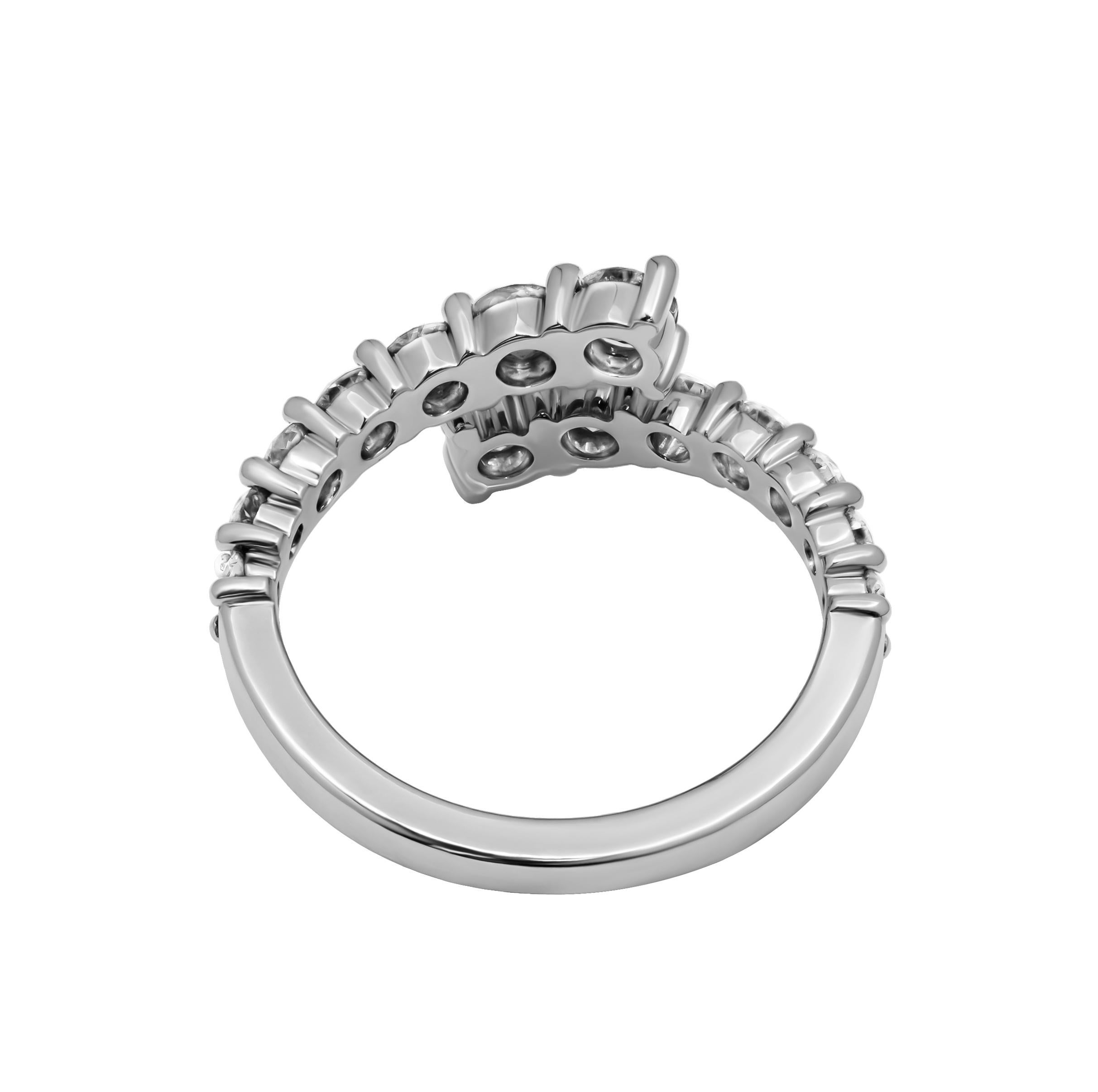 Taglio rotondo Anello By Pass con diamanti in vendita