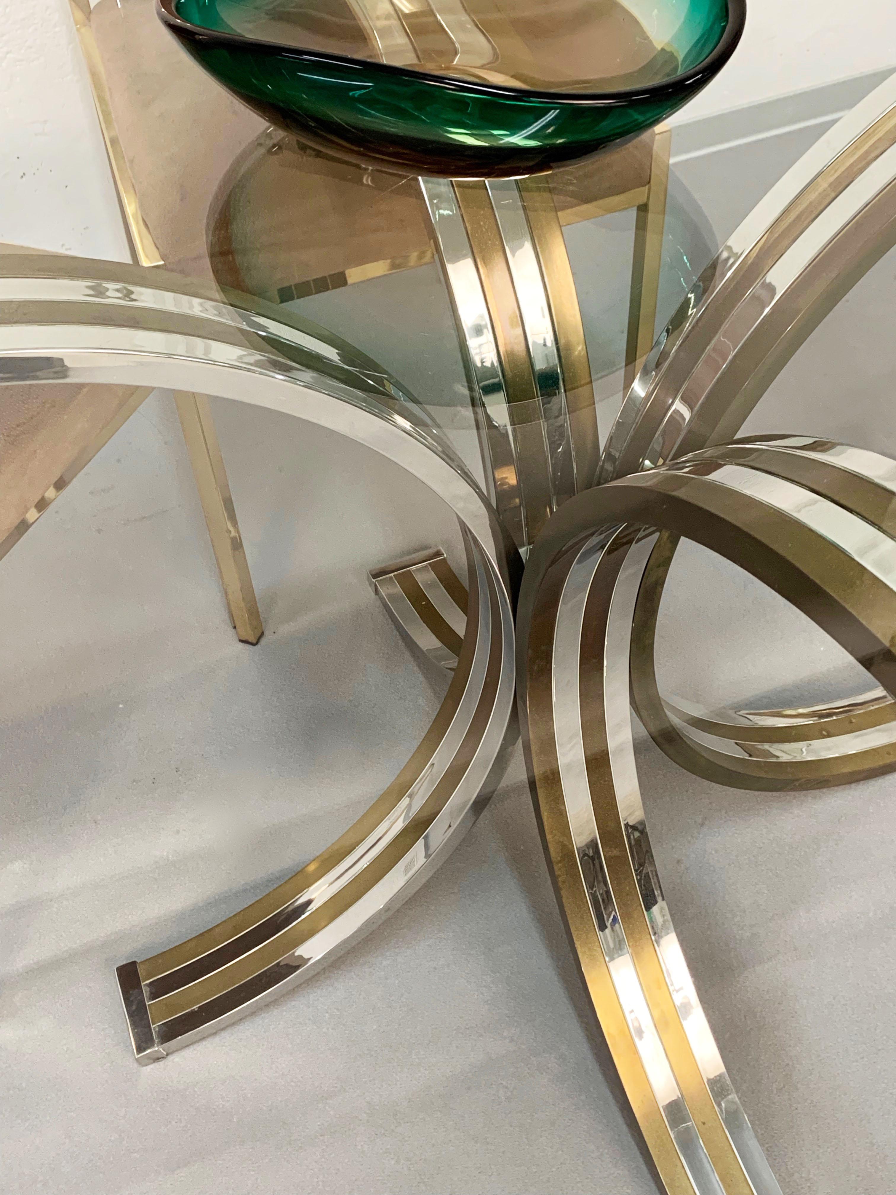Romeo Rega style dining table in burnished brass and chrome steel.
The upper octagonal part is very thick 15 mm. Italian design from the 1970s, excellent vintage condition.
Measuring 130 cm wide and 77 high.
We can also supply the upper part in