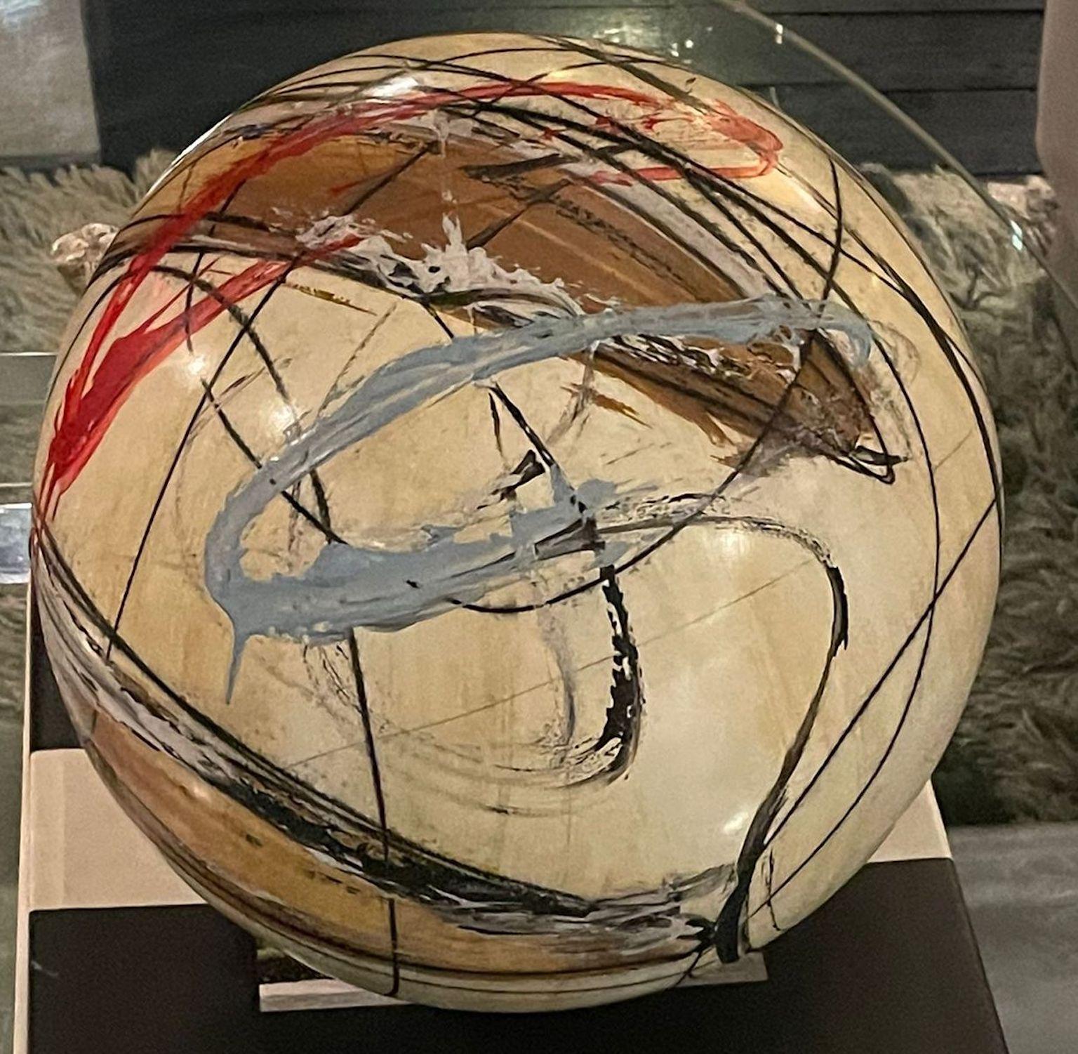 Par YURI ZAtarAIN, sphère de couleur de la collection intitulée « Animal Instinct »