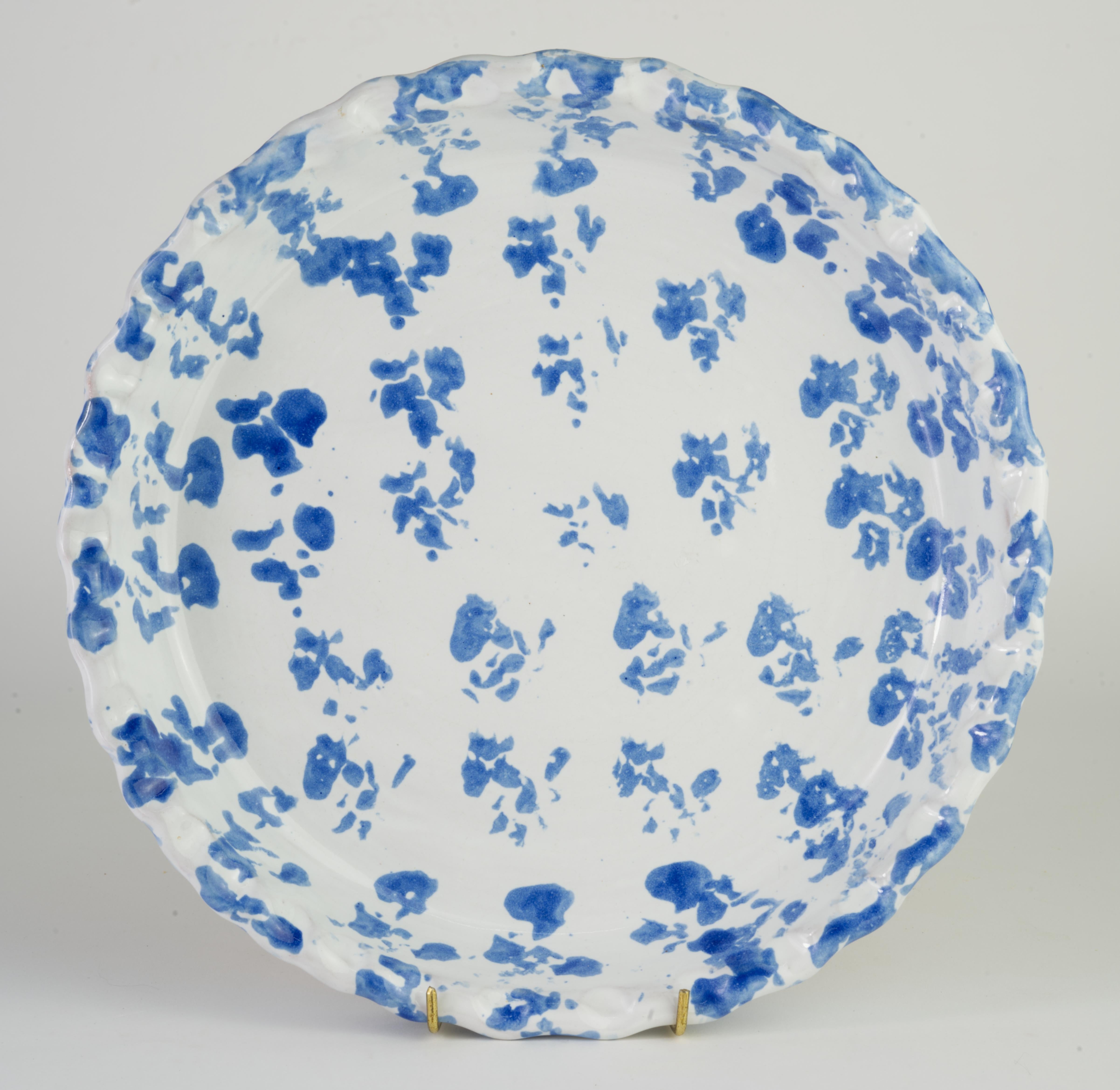  Vintage serving platter or pie dish was handmade by Bybee Pottery and hand decorated in their trademark blue spongeware style. It has traditional round shape with fluted rim and is clearly signed on the bottom.

Bybee Pottery is an art pottery in