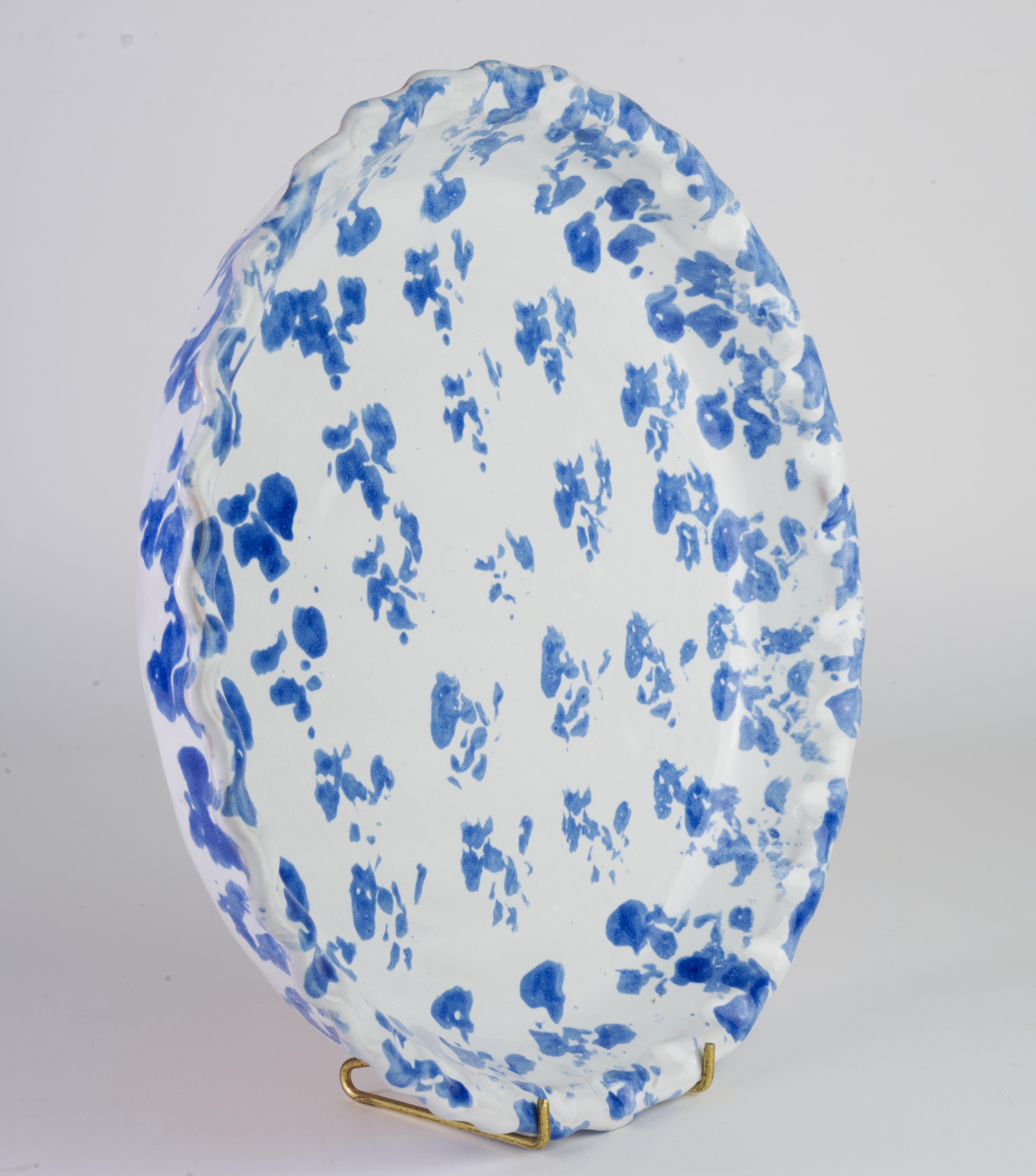 Bybee Pottery Serving Platter or Pie Dish Blue Spongeware Kentucky Art Pottery In Good Condition In Clifton Springs, NY