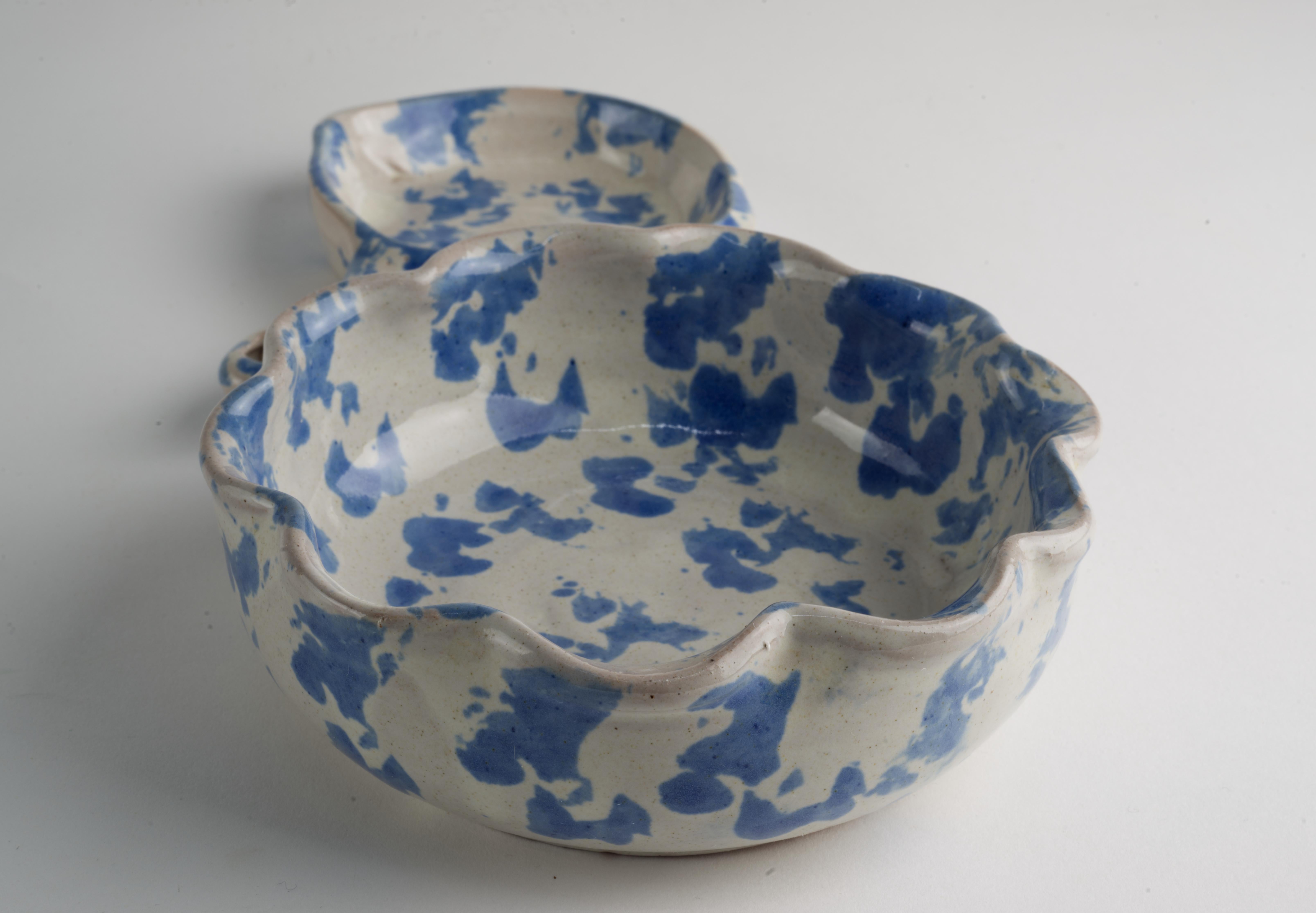 Américain Bybee Pottery Set of 2 Bowls, Blue Spongeware Kentucky Art Pottery (Poterie d'art du Kentucky) en vente