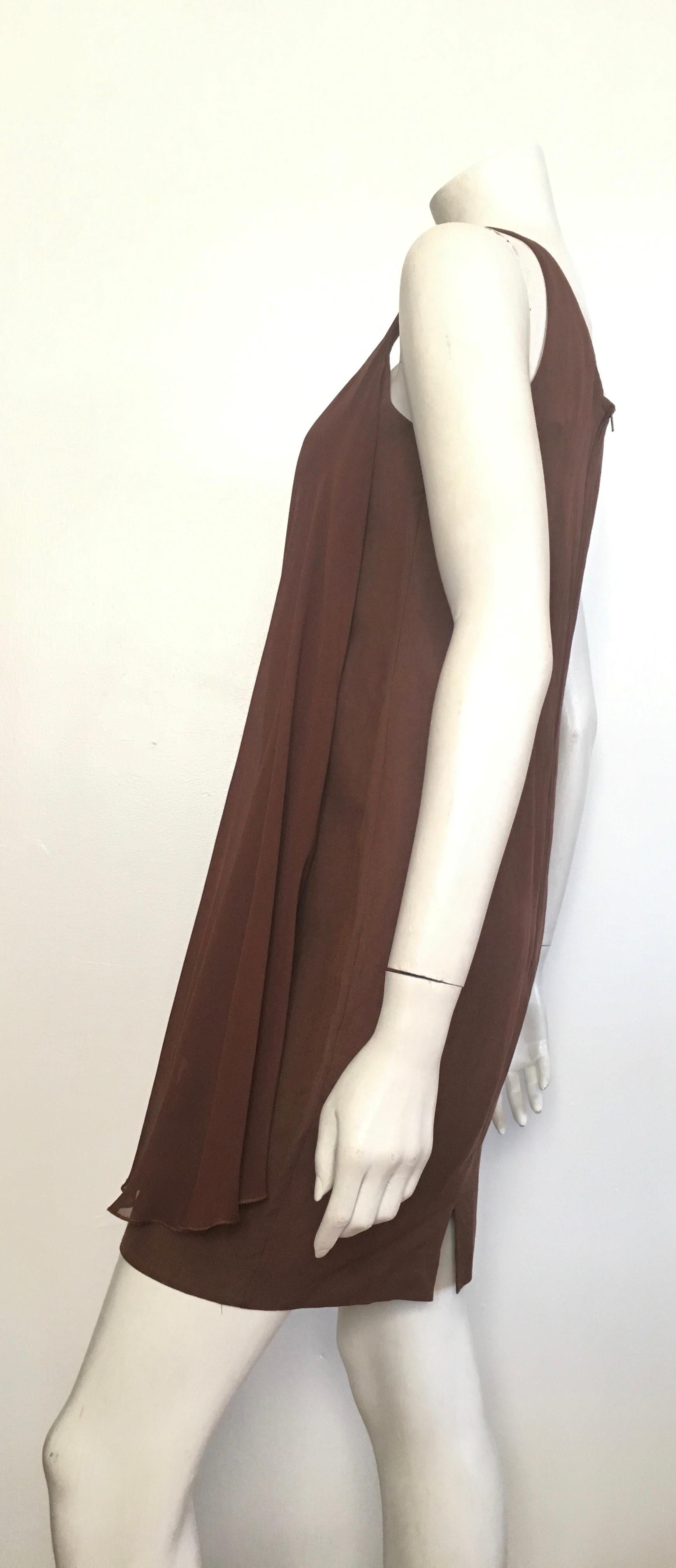 Byblos 1980s Brown Linen Sleeveless Sheath Dress Size 6. For Sale 4