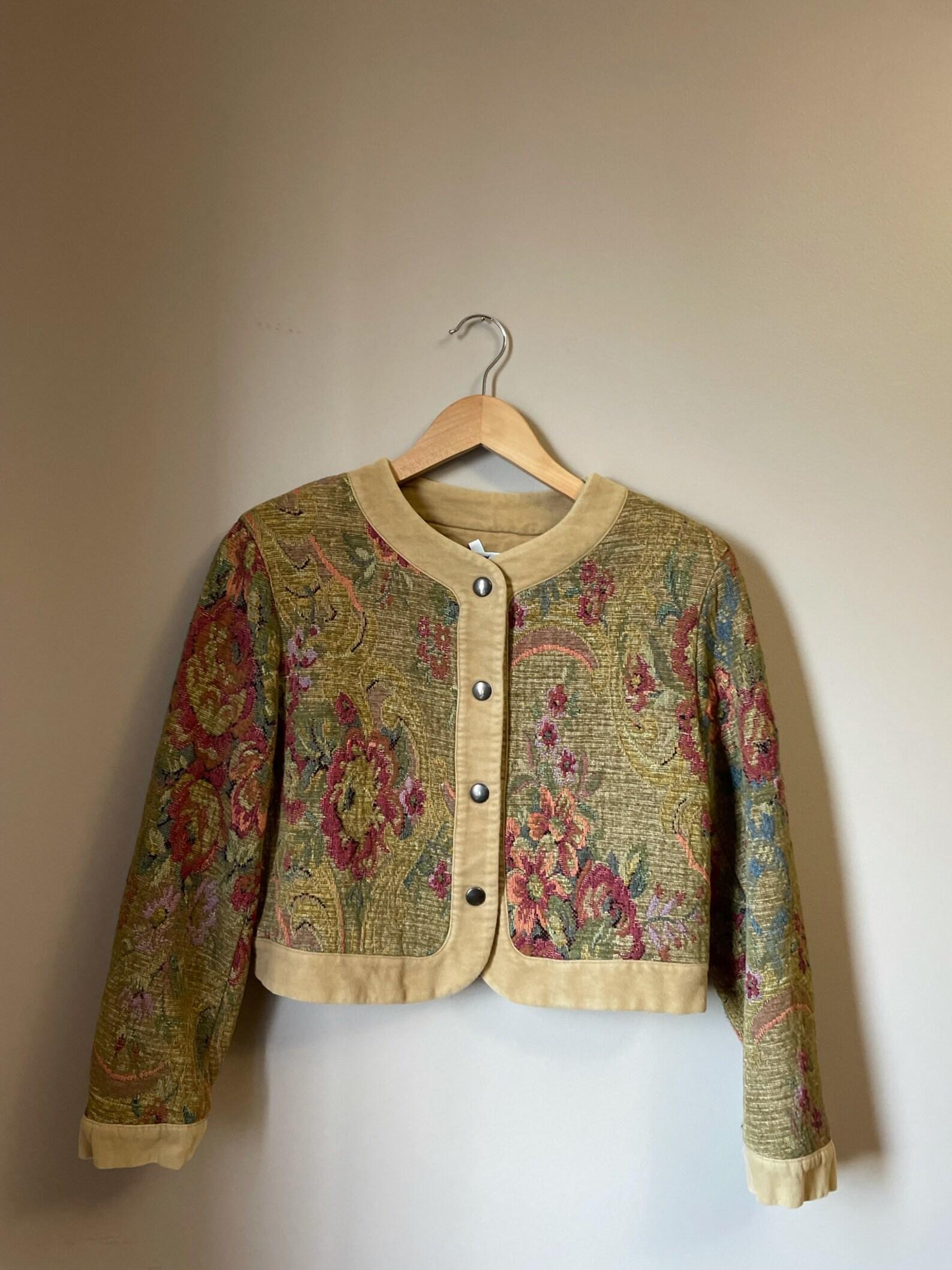 Byblos Camel Beige Cropped Jacket, Circa 1990s In Excellent Condition For Sale In Brooklyn, NY