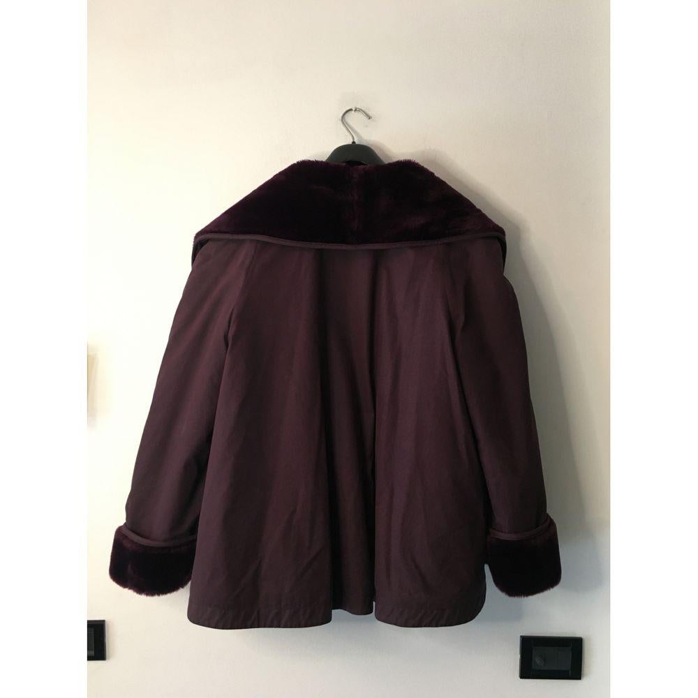 Byblos Cotton Coat

Byblos coat. Outside in cotton and polyurethane, inside in acrylic and cotton. Vignaccia color. Very warm for the winter. Size 42 ita. Measures 44cm shoulders, 60cm bust, 80cm long and 65cm sleeves. Good general condition, with