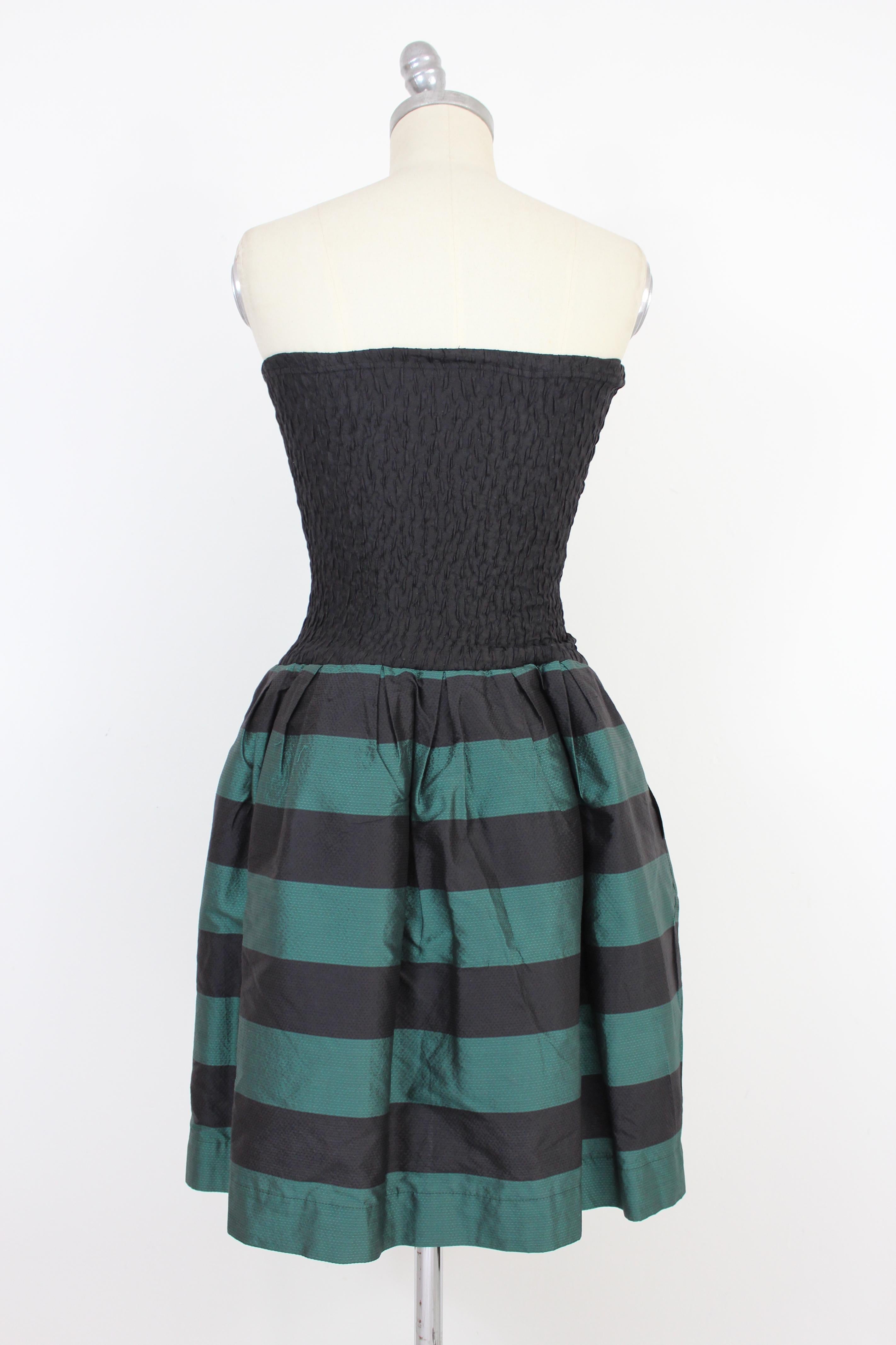 Kurzes Rockabilly-Kleid aus grüner und schwarzer Seide vonblos (Schwarz) im Angebot