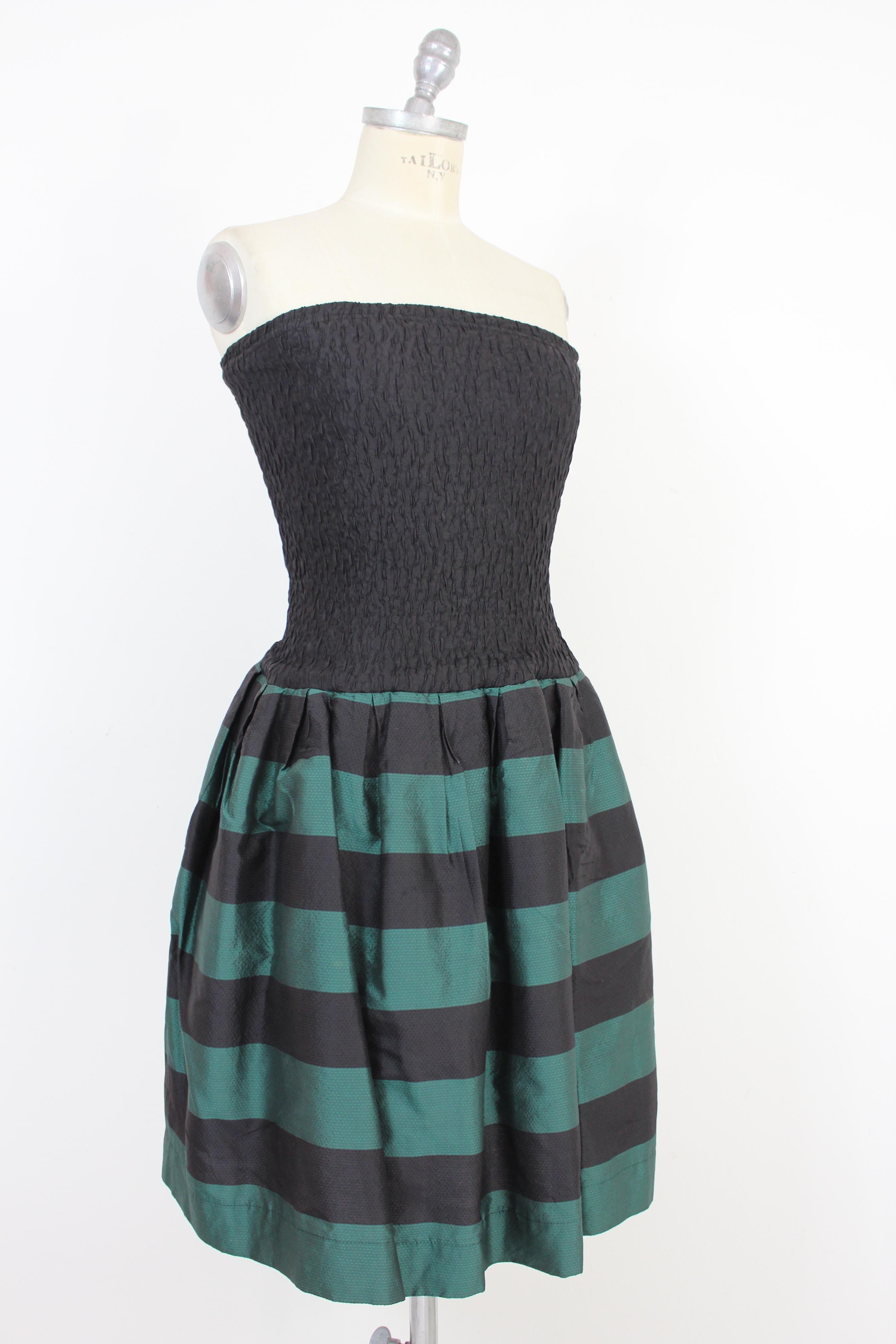 Kurzes Rockabilly-Kleid aus grüner und schwarzer Seide vonblos Damen im Angebot