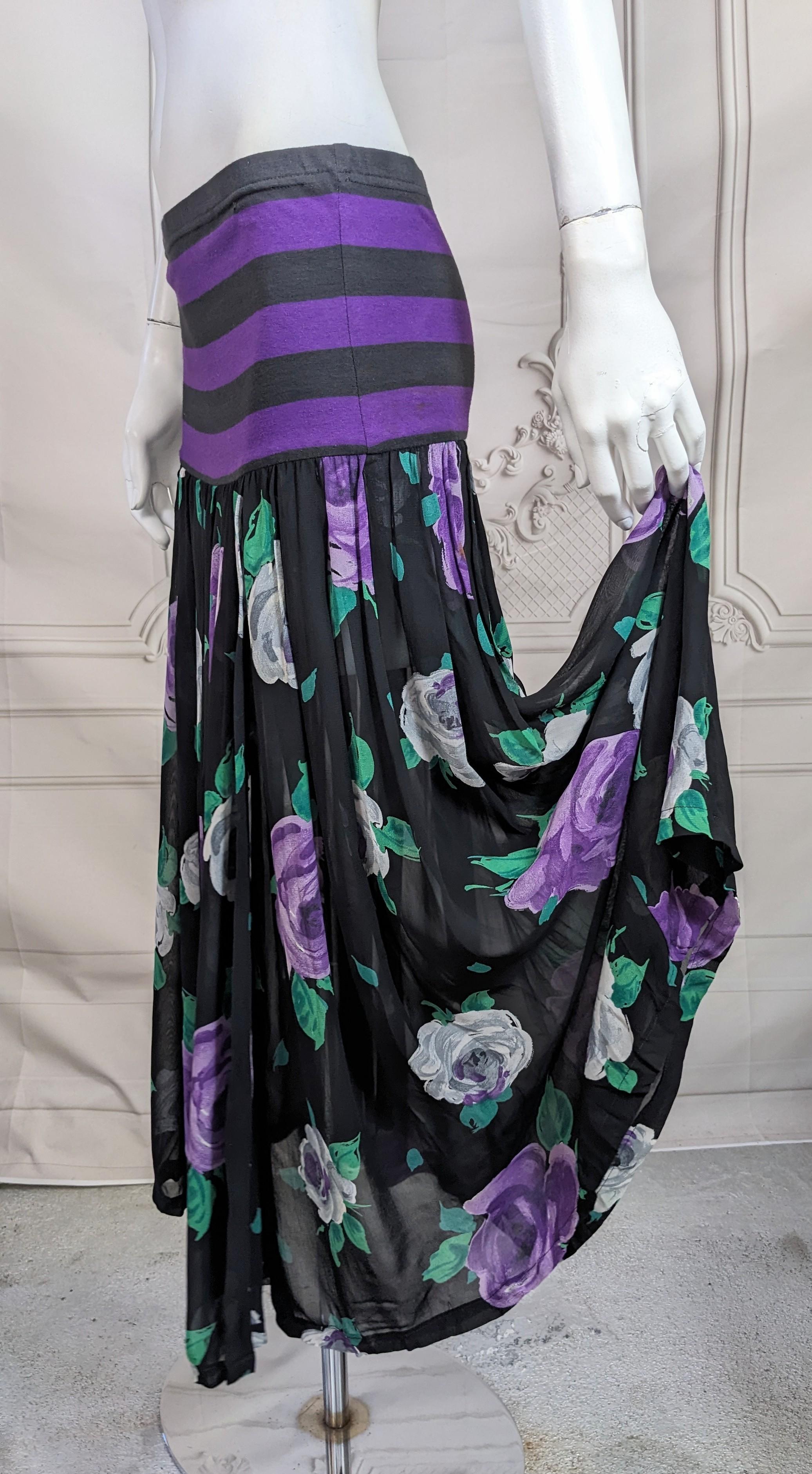 Byblos Rock aus Jersey und geblümtem Chiffon im Zustand „Gut“ im Angebot in New York, NY