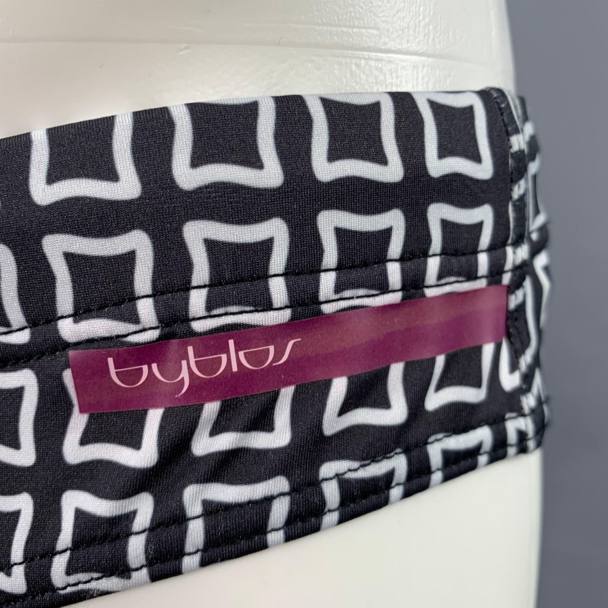 BYBLOS speedo
in a black and white polyamide stretch blend fabric featuring a squares print, and elastic waistband. Made in Italy.New with Tags. 

Marked:   52 

Measurements: 
  Waist: 30 - 36 inches Rise: 7.5 inches 
  
  
 
Sui Generis Reference: