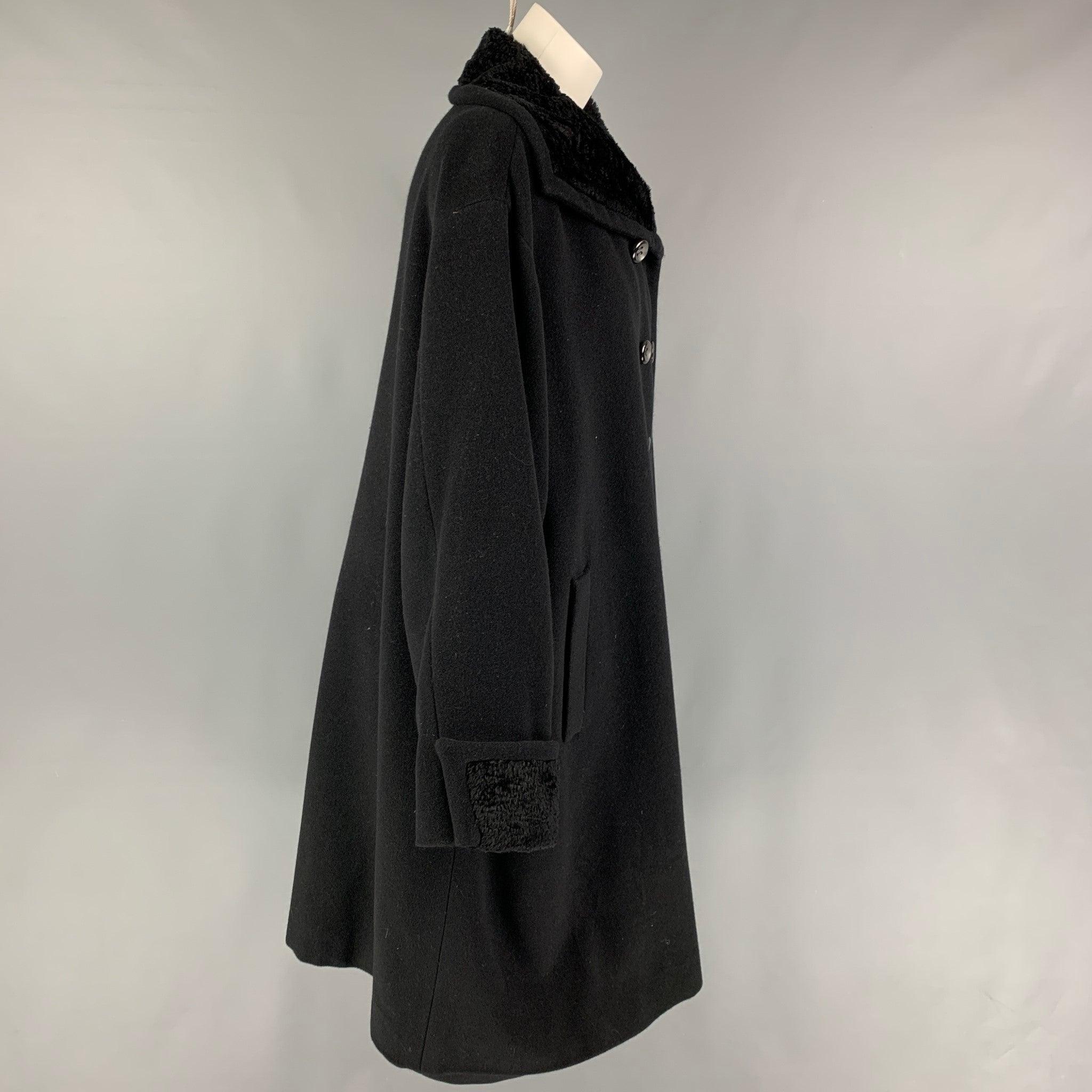 BYBLOS coat comes in a black wool featuring a oversized fit, textured trim, and a double breasted closure. Made in Italy.
Very Good
Pre-Owned Condition. 

Marked:   40 

Measurements: 
 
Shoulder: 19.5 inches  Bust: 48 inches  Sleeve: 23.5 inches