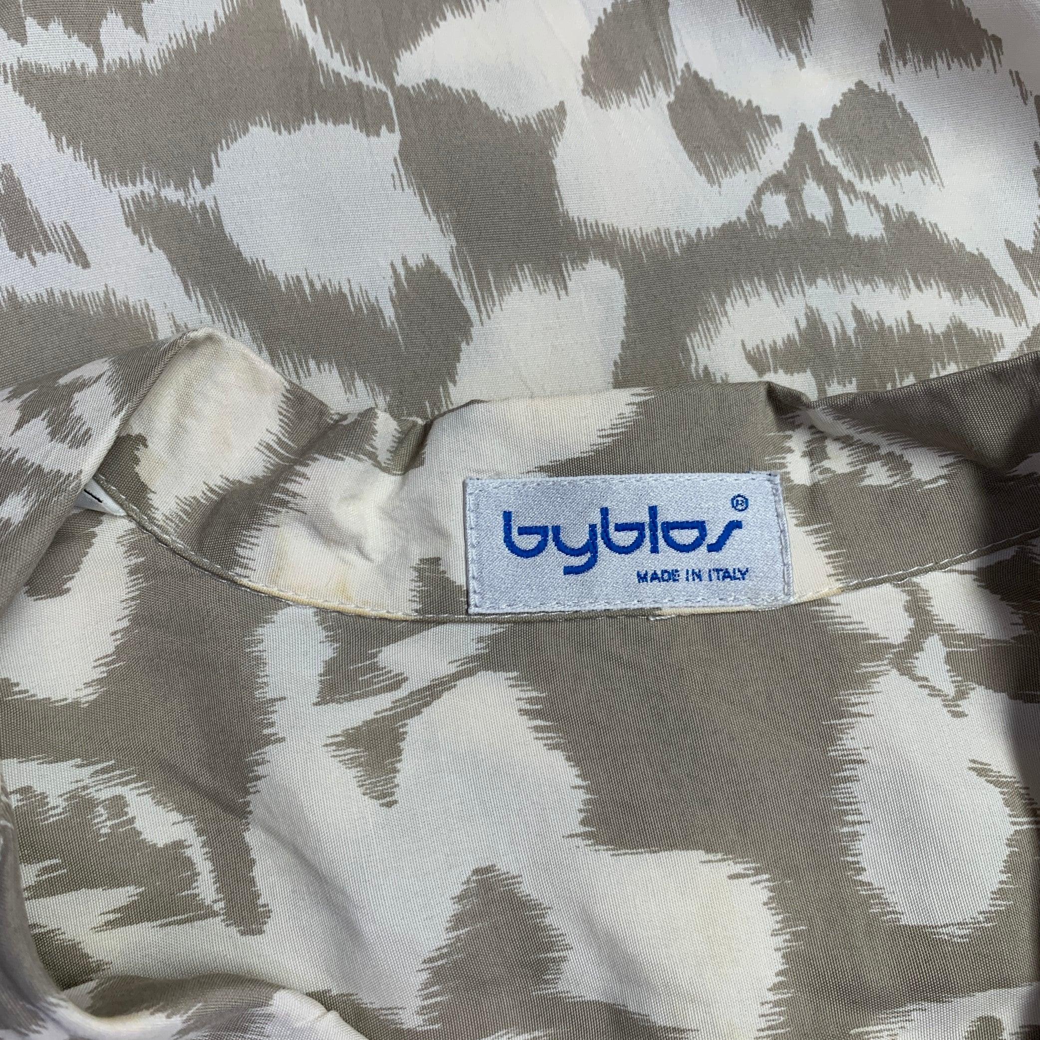 BYBLOS Größe 46 Tan Cremefarbenes Kurzarmhemd mit einer Tasche und Blumenmuster im Angebot 4