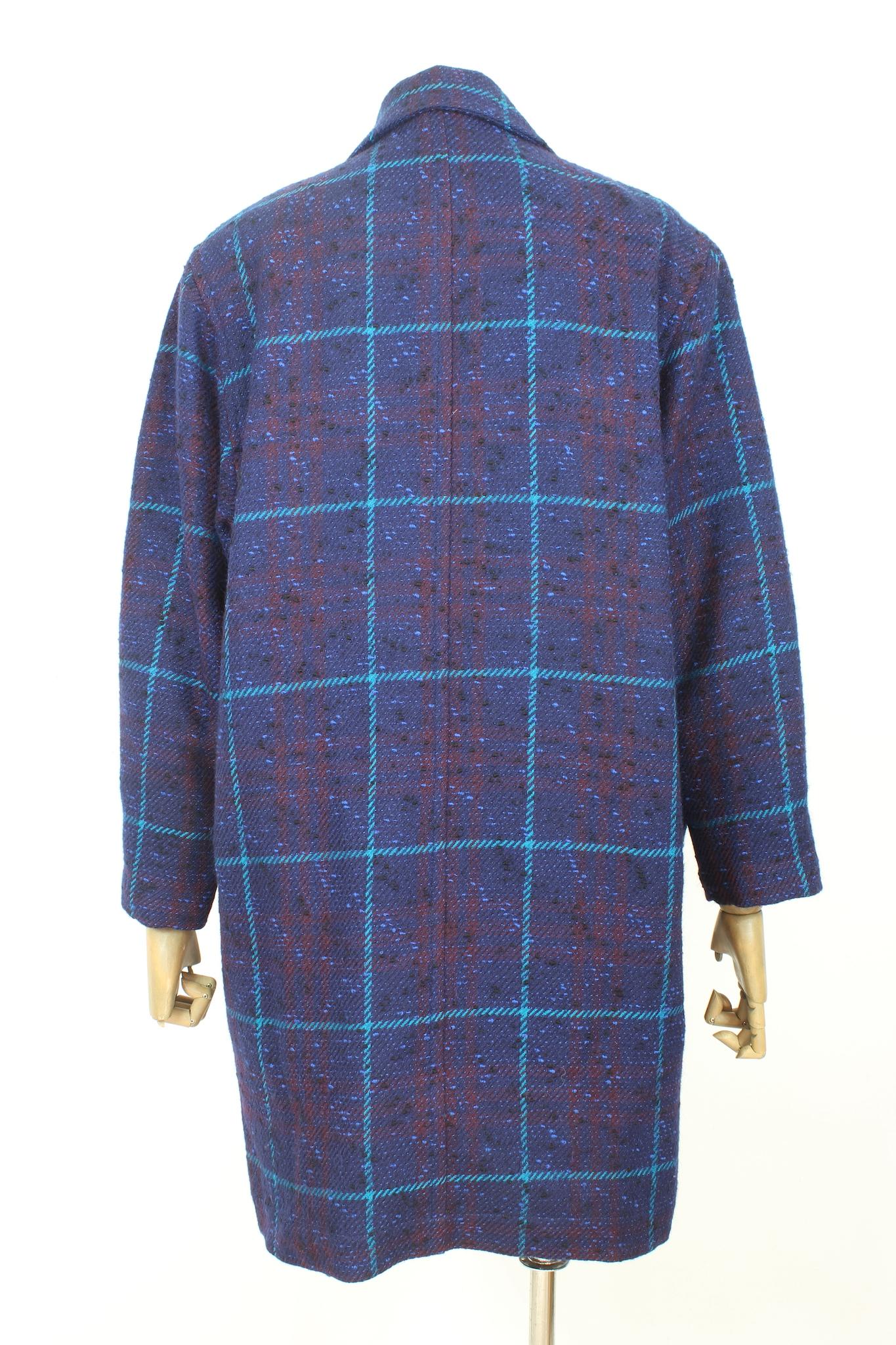 Byblos vintage 80s oversized coat. Purple and blue checked, boucle pattern, wool fabric, the upper part of the coat is internally lined. Made in Italy.

Size: 40 It 6 Us 8 Uk

Shoulder: 50 cm
Bust/Chest: 57 cm
Sleeve: 59 cm
Length: 98 cm