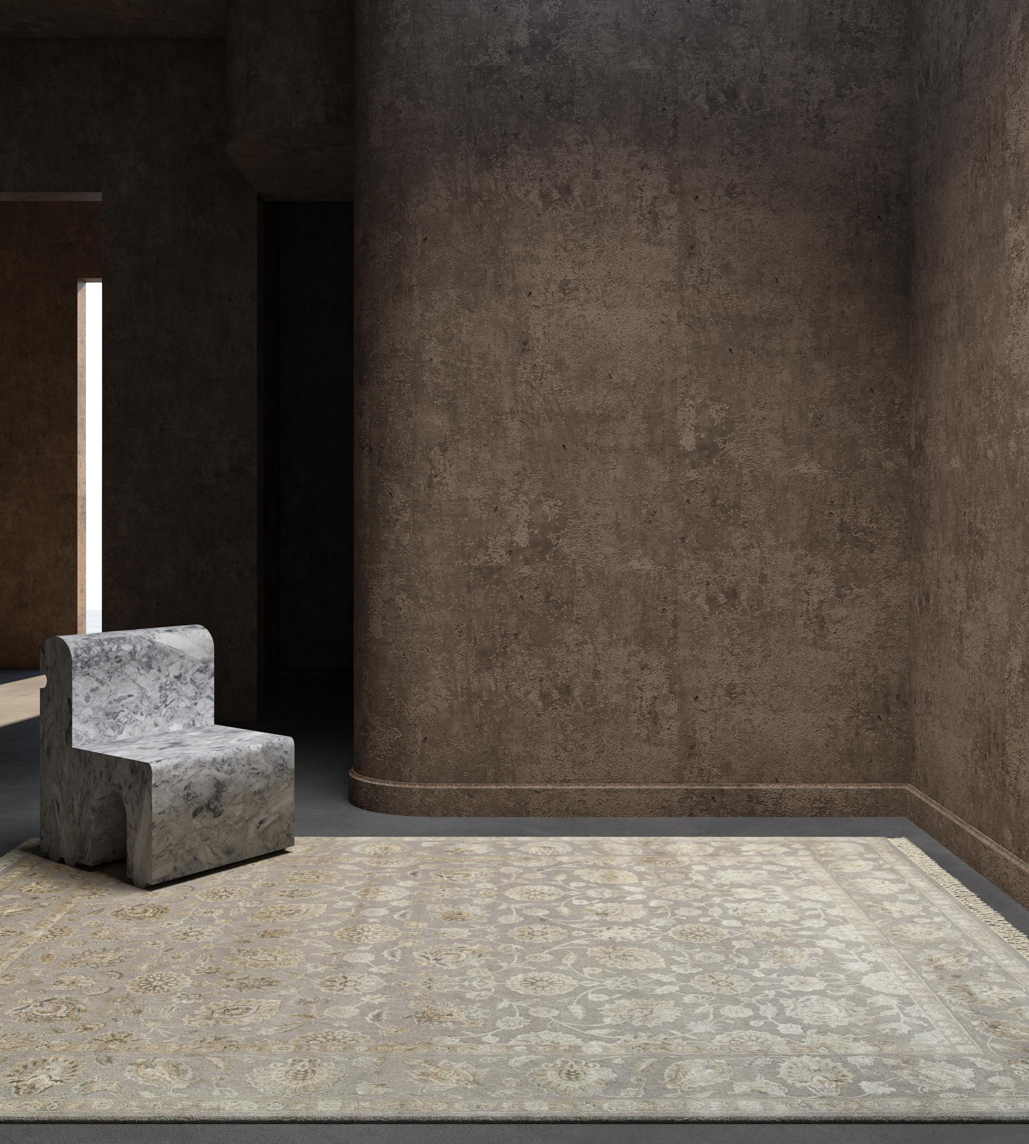 Kann ein Teppich Geschichten aus der Vergangenheit flüstern? Dieses handgeknüpfte Meisterwerk von sicherlich kann. Es ist im traditionellen orientalischen Stil gefertigt und zeigt einen zeitlosen Tanz von Blumenmotiven, die sorgfältig in zartem Grau