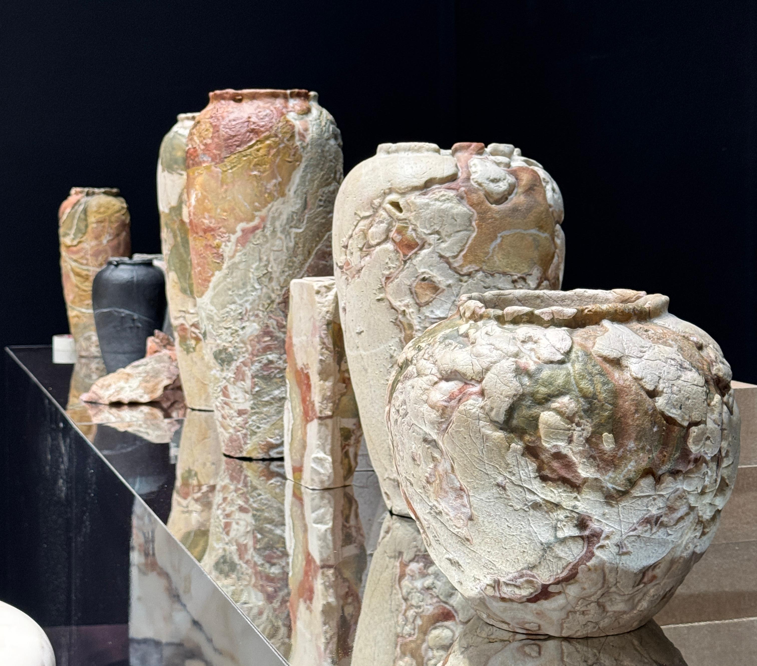 Cinese Vaso in marmo verde, contemporaneo e moderno, scolpito a mano, vaso d'altri tempi FORMAR in vendita
