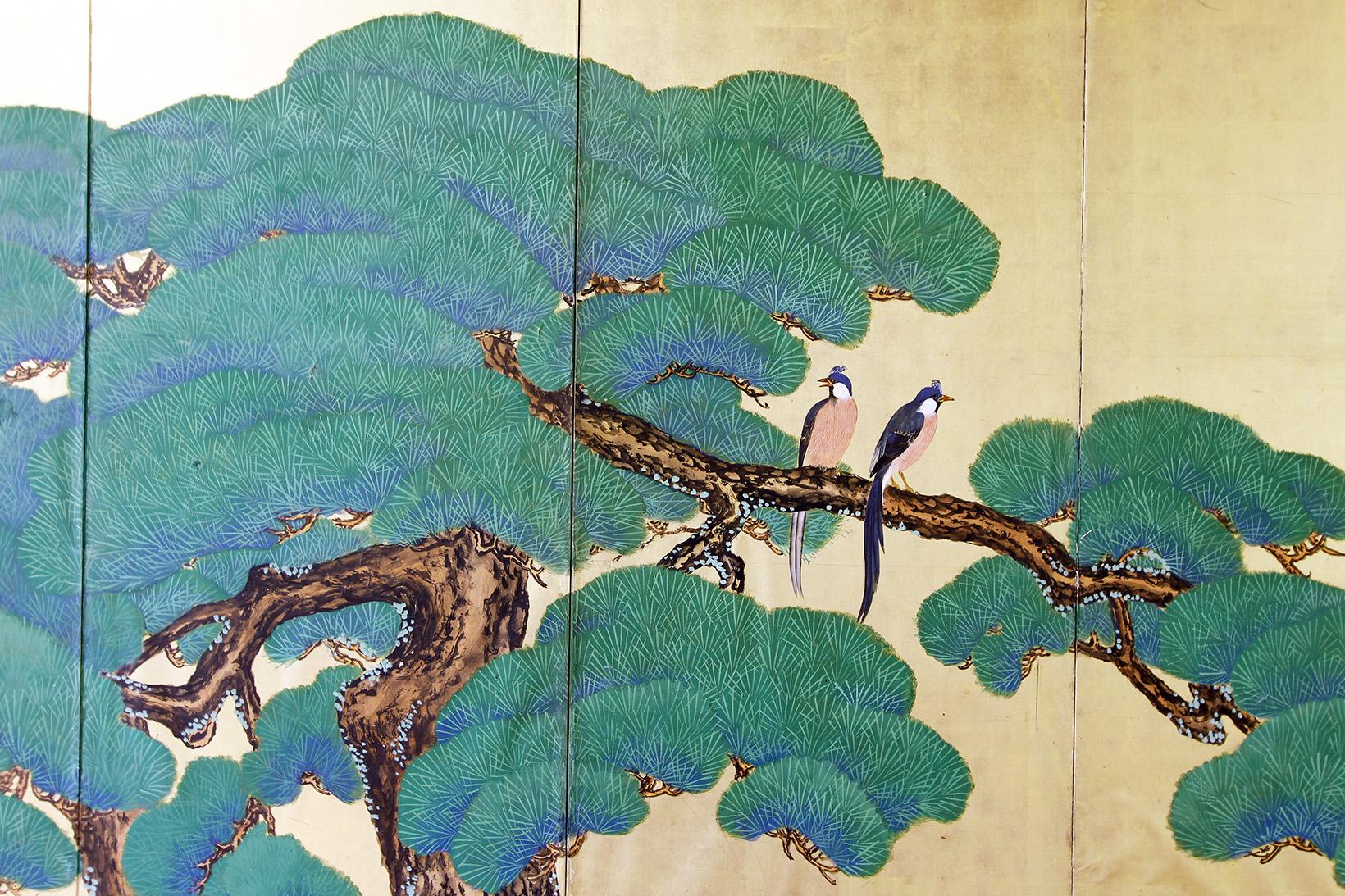 Dipinto a mano Byobu - Paravento giapponese a foglia d'oro Kano School Pine Sun in vendita