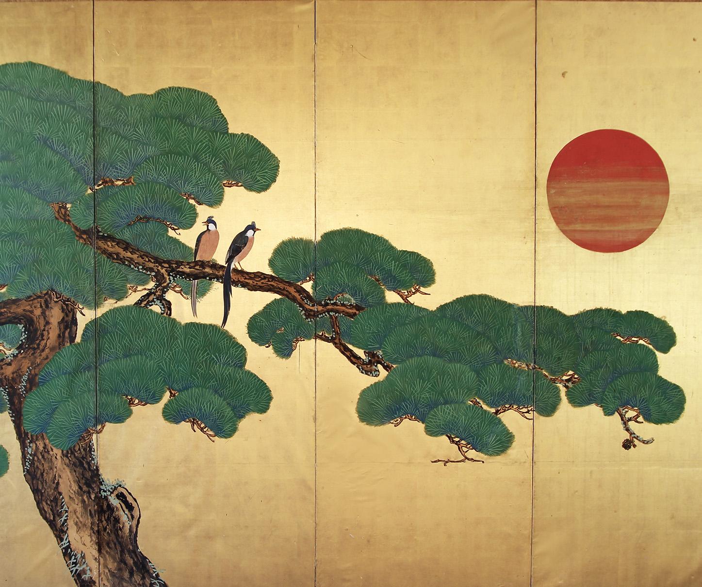 XIX secolo Byobu - Paravento giapponese a foglia d'oro Kano School Pine Sun in vendita