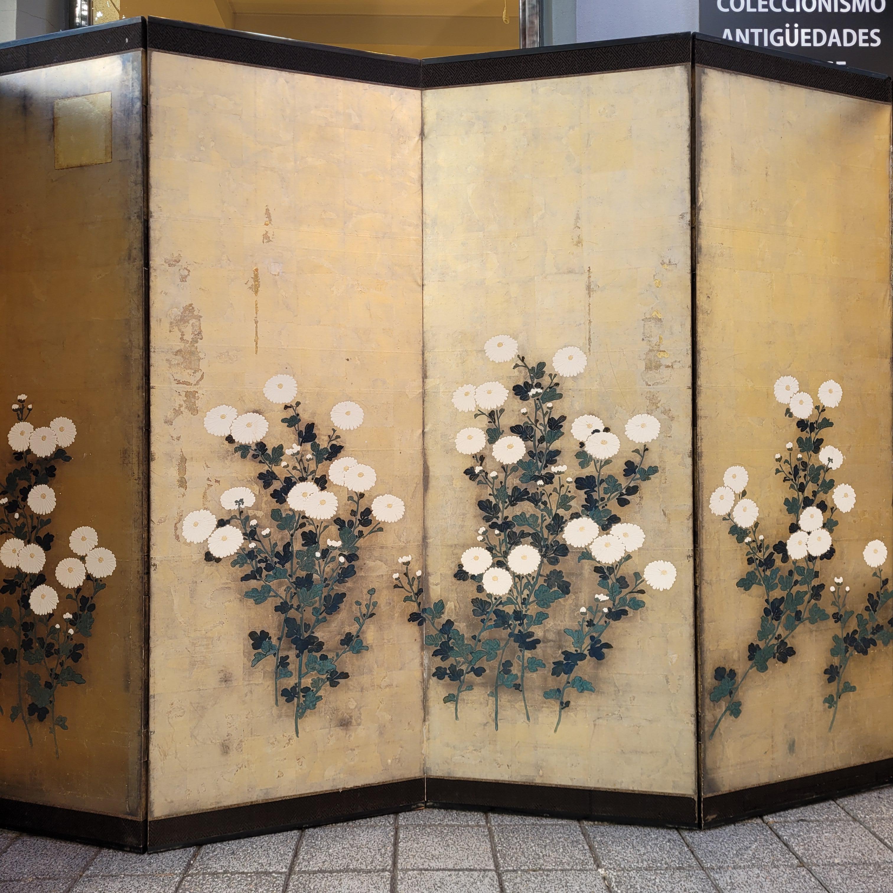 Byôbu Screen 屏風 Chrysanthemums, Rinpa School, Edo / Meiji period In Good Condition For Sale In Valladolid, ES