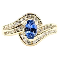 Bague en or jaune 14k avec diamant bypass et saphir bleu