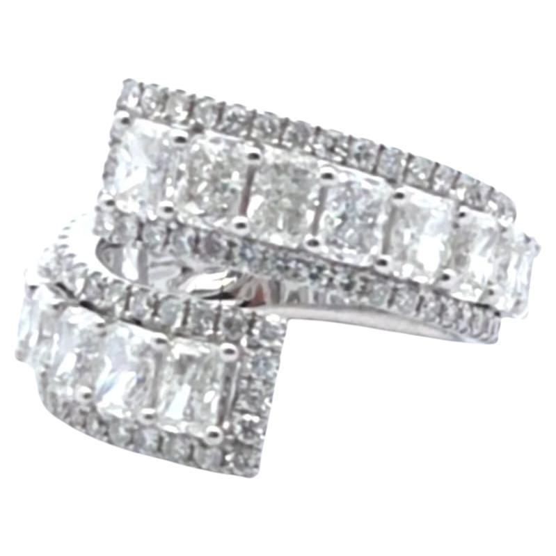 Anillo Bypass Fashion Diamante Radiante 3,81ct 18kwg en venta