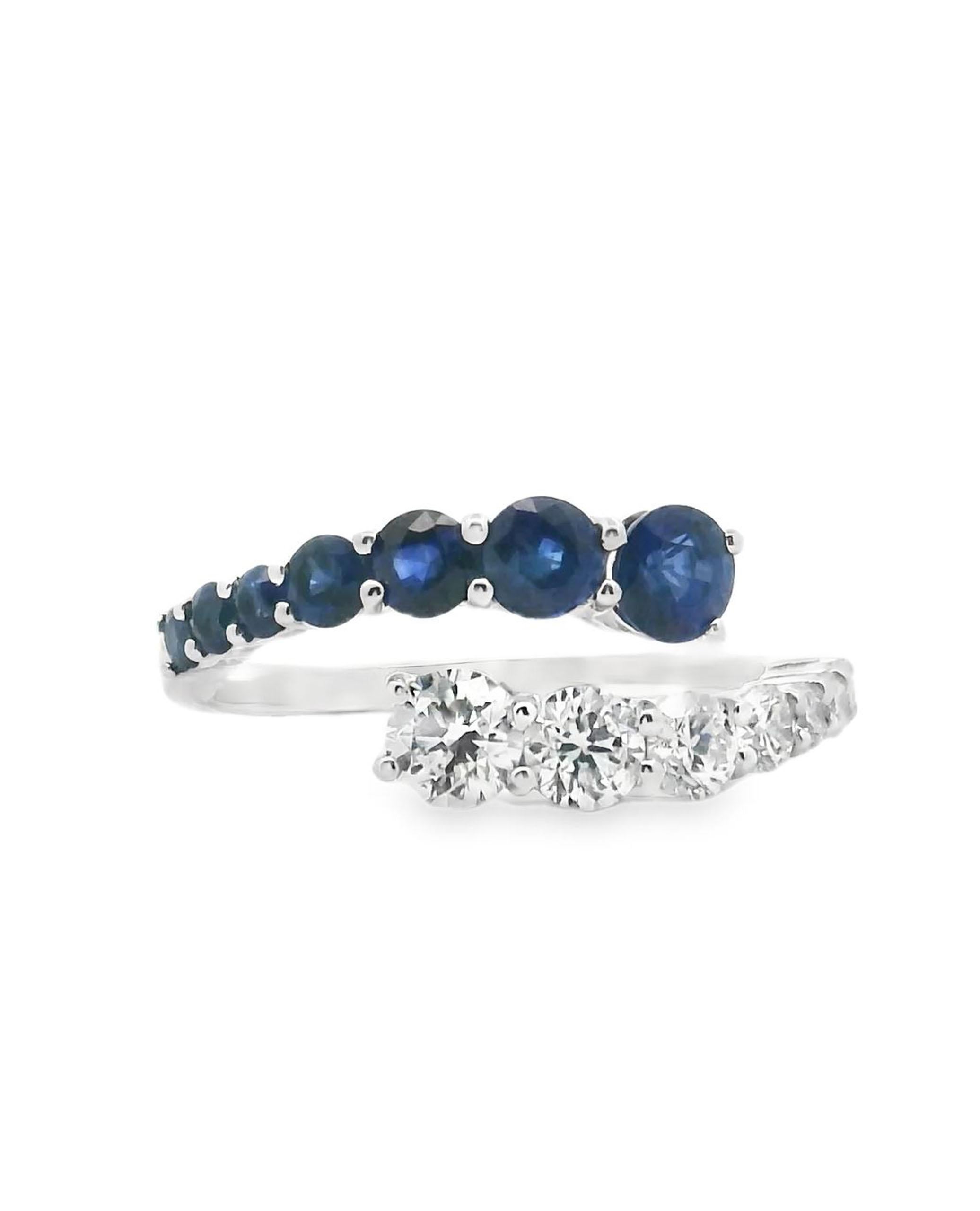 Contemporain Bague Bypass avec diamants ronds effilés et saphirs en or blanc 14K en vente