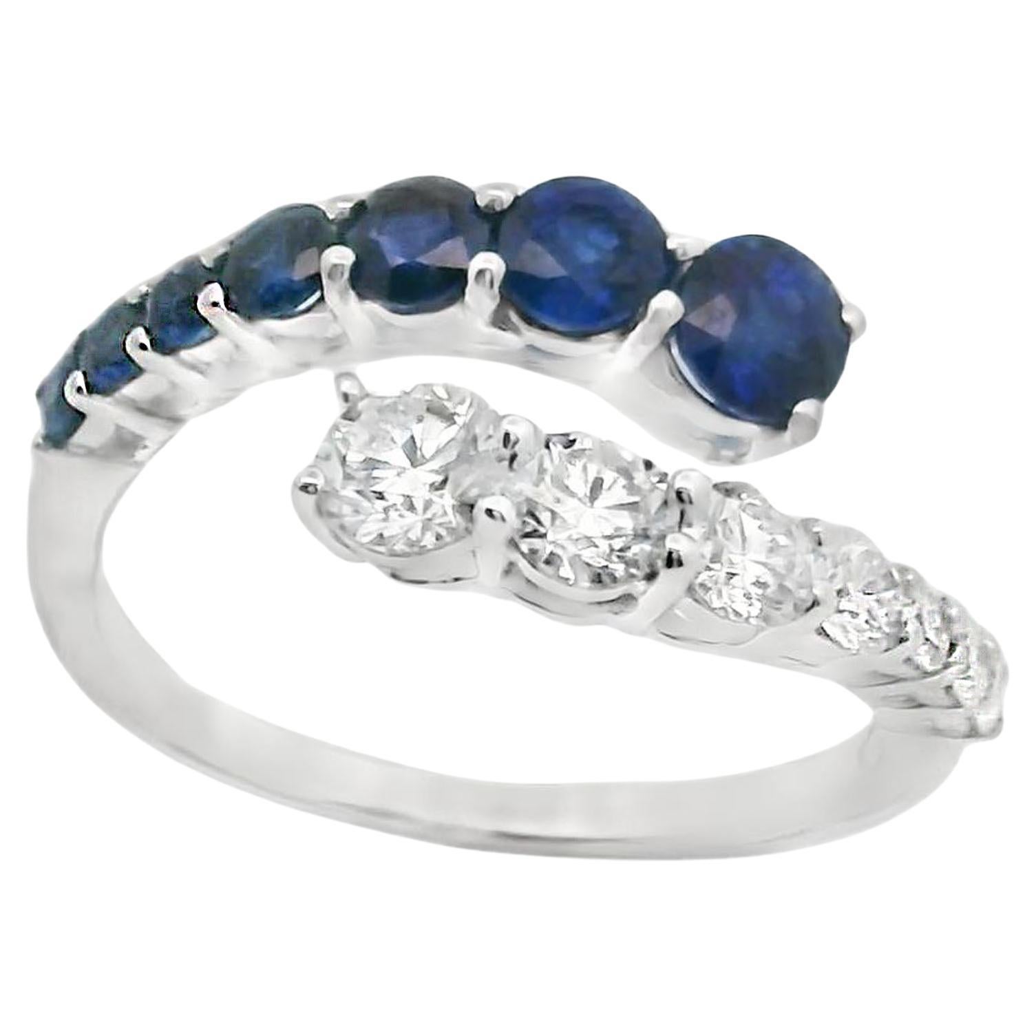 Bague Bypass avec diamants ronds effilés et saphirs en or blanc 14K en vente