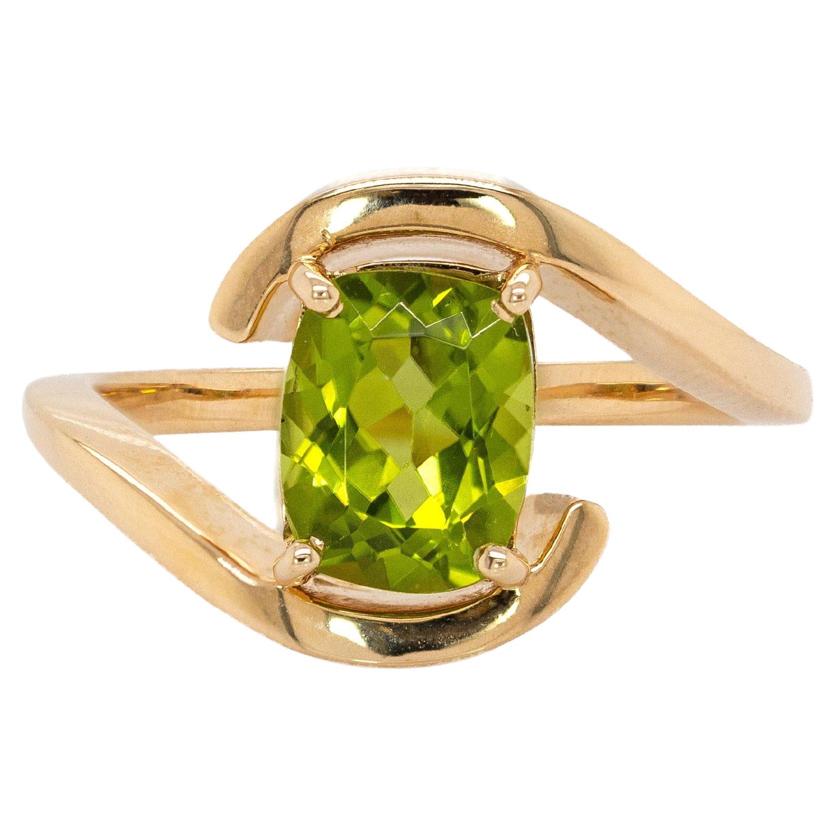 Bypass-Schaft 2,1cts Peridot Solitär Ring in massivem 14K Gelbgold  CU 9x7mm im Angebot