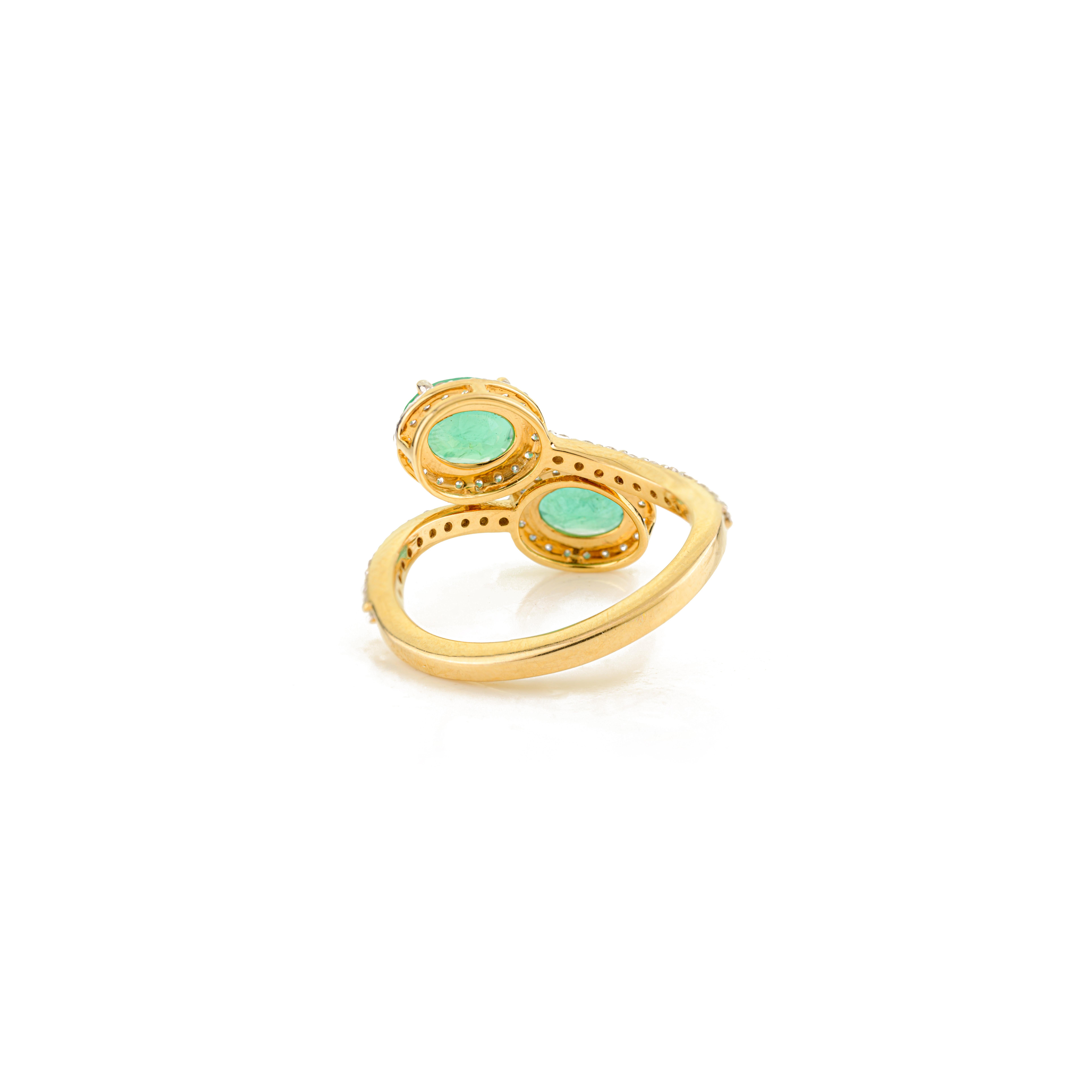 En venta: Anillo de cóctel con esmeralda y diamantes estilo bypass en oro amarillo de 14k Joyería fina  5