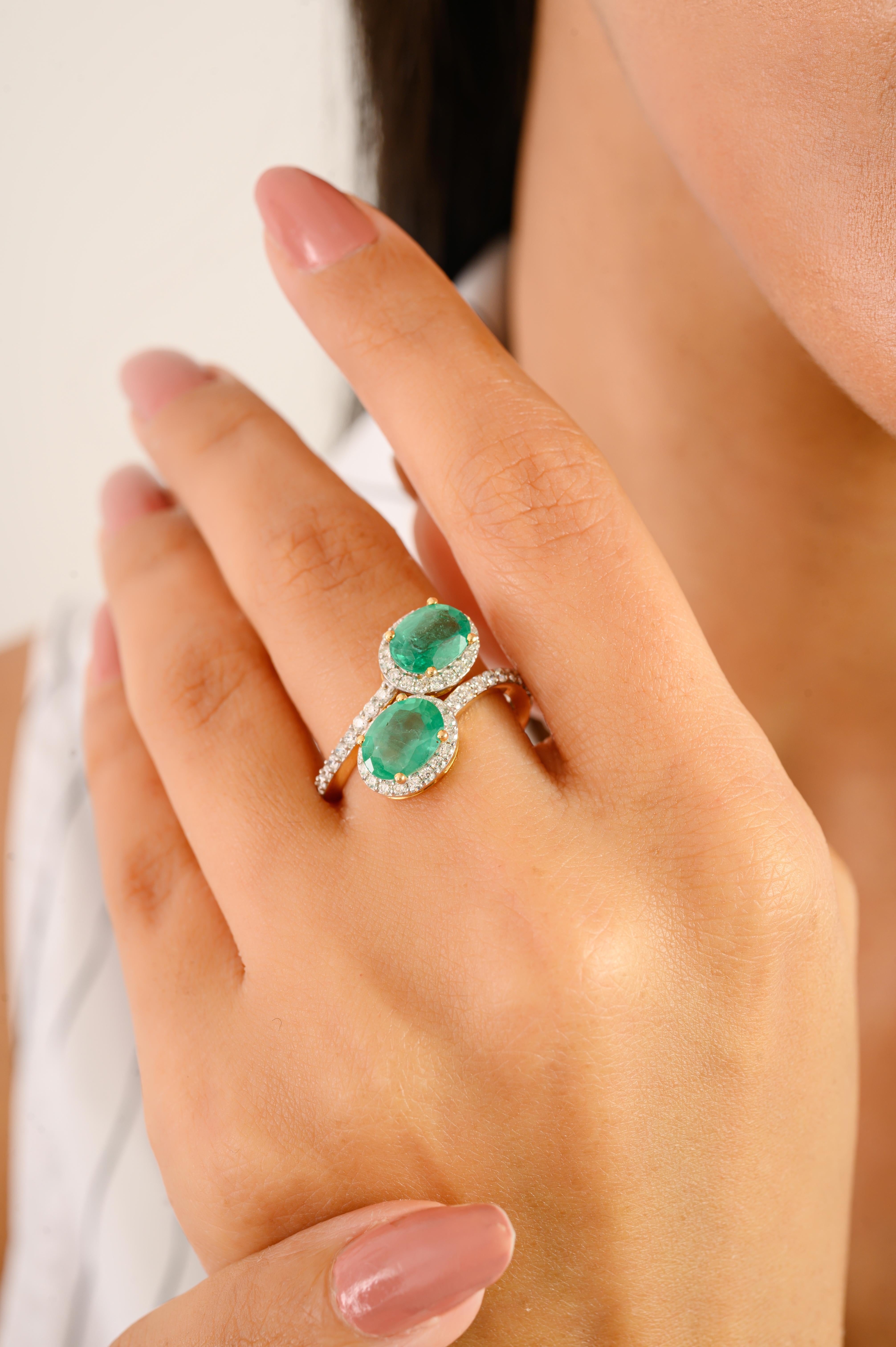 En venta: Anillo de cóctel con esmeralda y diamantes estilo bypass en oro amarillo de 14k Joyería fina  8