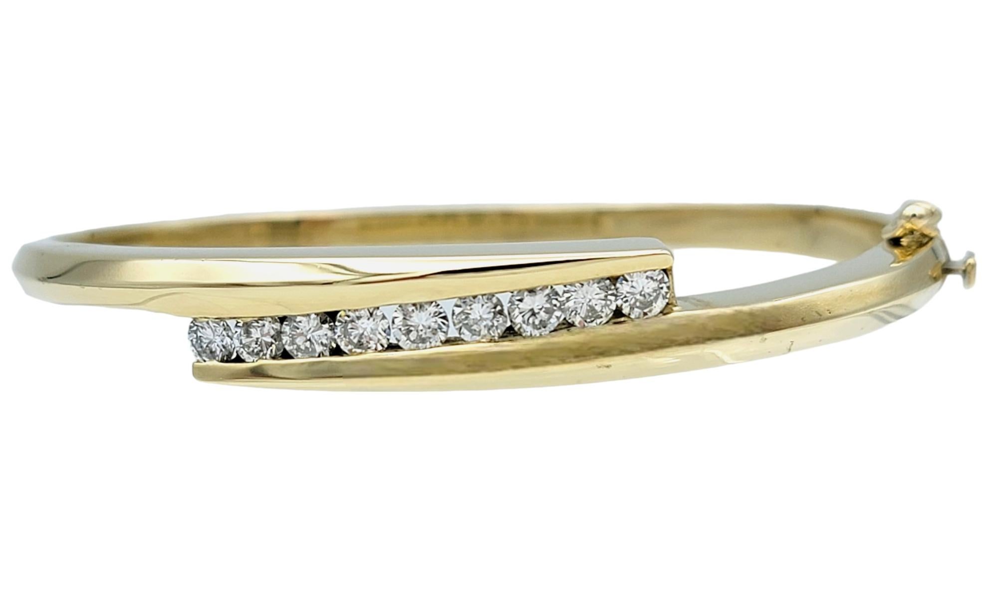 Bypass Style Hinged Bangle Bracelet with Round Diamonds in 14 Karat Yellow Gold In Good Condition For Sale In Scottsdale, AZ