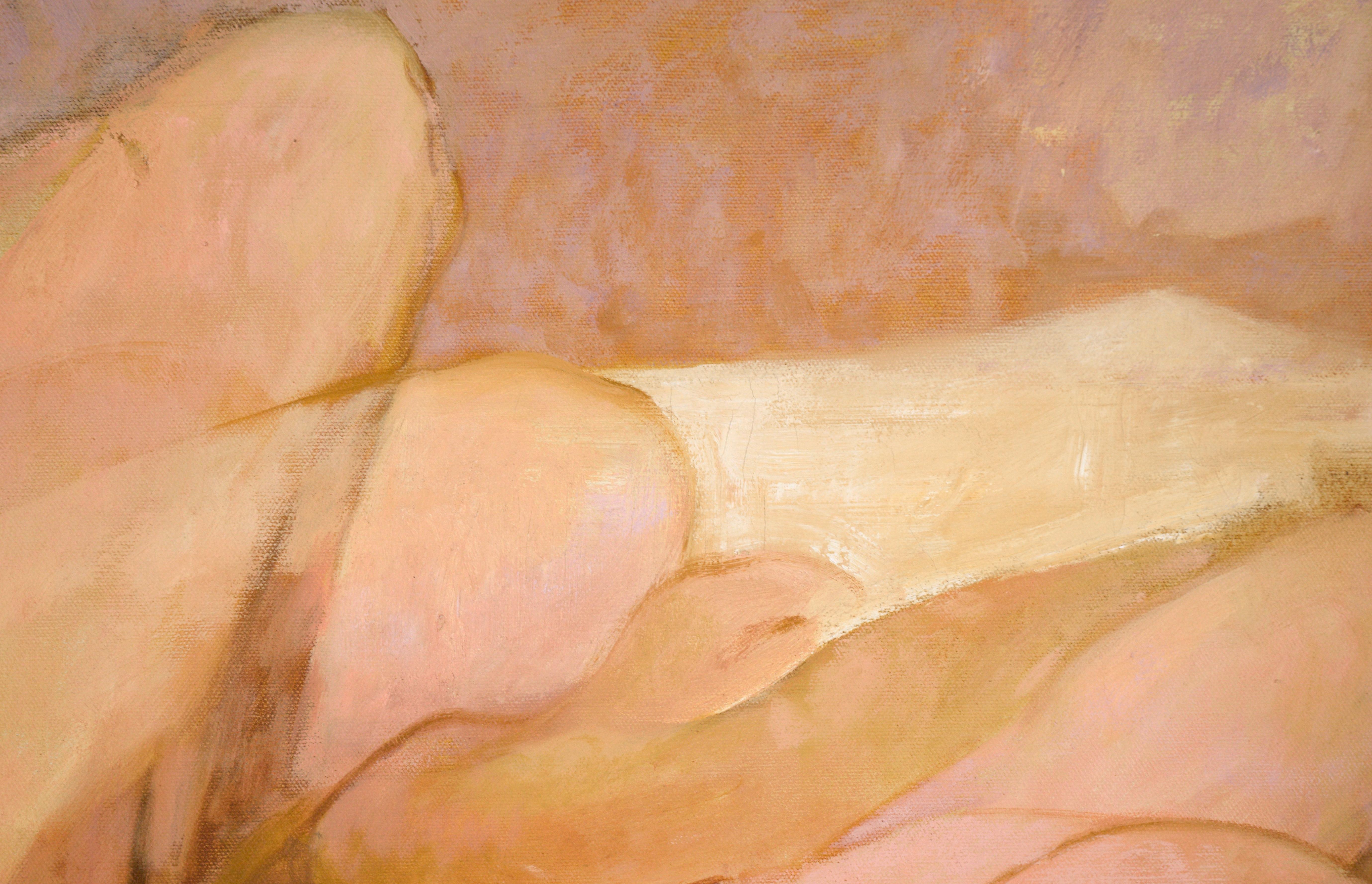 Représentation délicate et expressive d'un couple nu par Byron Richard Rodarmel (américain, 1932-2007). Un couple est enlacé sur un lit, dans une douce palette de pêche, de jaune, de rose et de beige. Variously, leurs jambes sont représentées dans