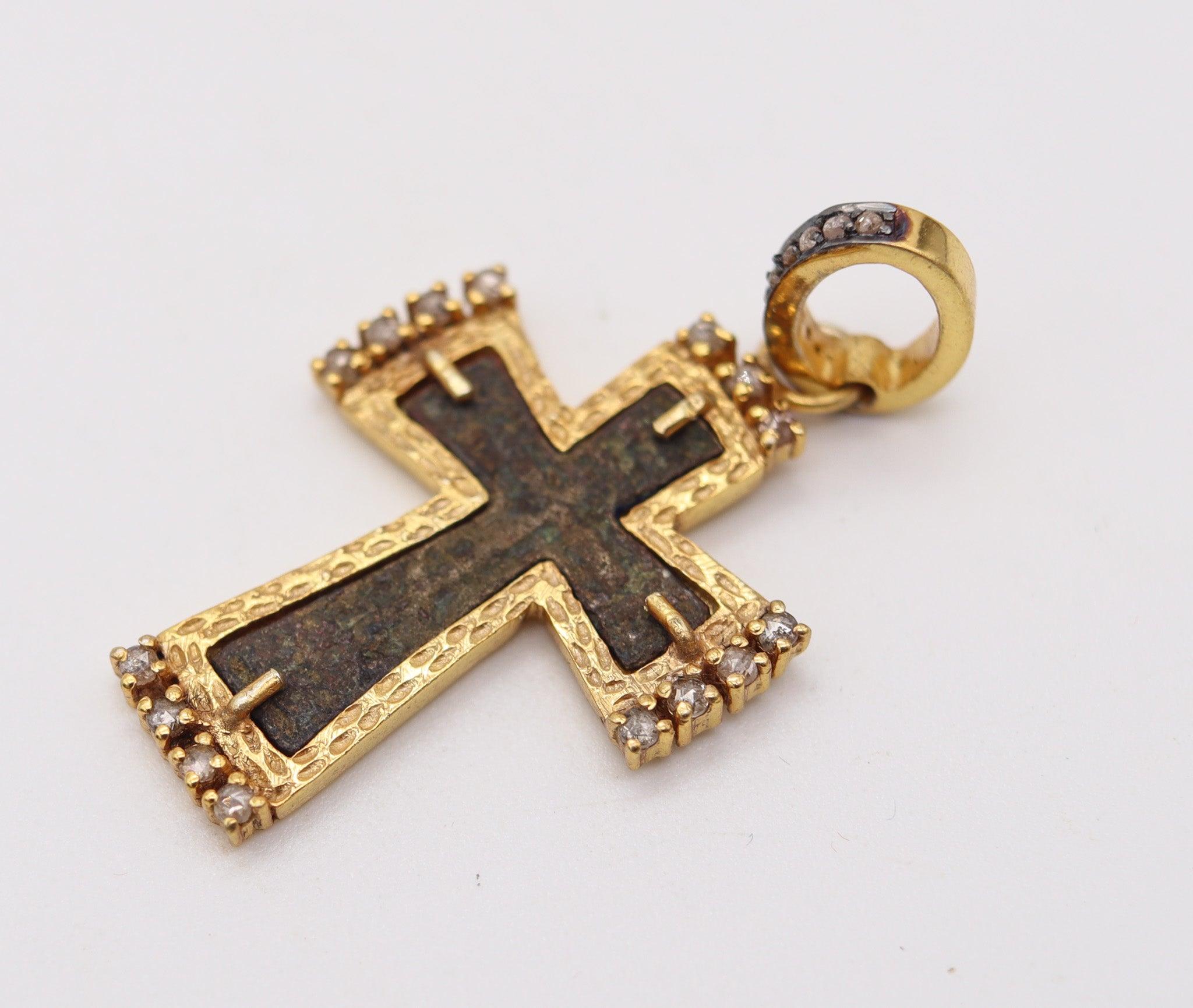 BYZANTINE 1650 Croce Ortodossa in rame 18Kt Vermeil Sterling e Diamanti in vendita 2
