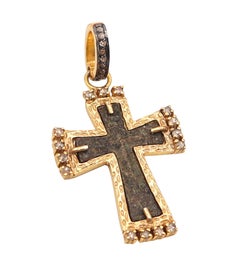 BYZANTINE 1650 Croix orthodoxe en cuivre vermeil 18Kt et diamants