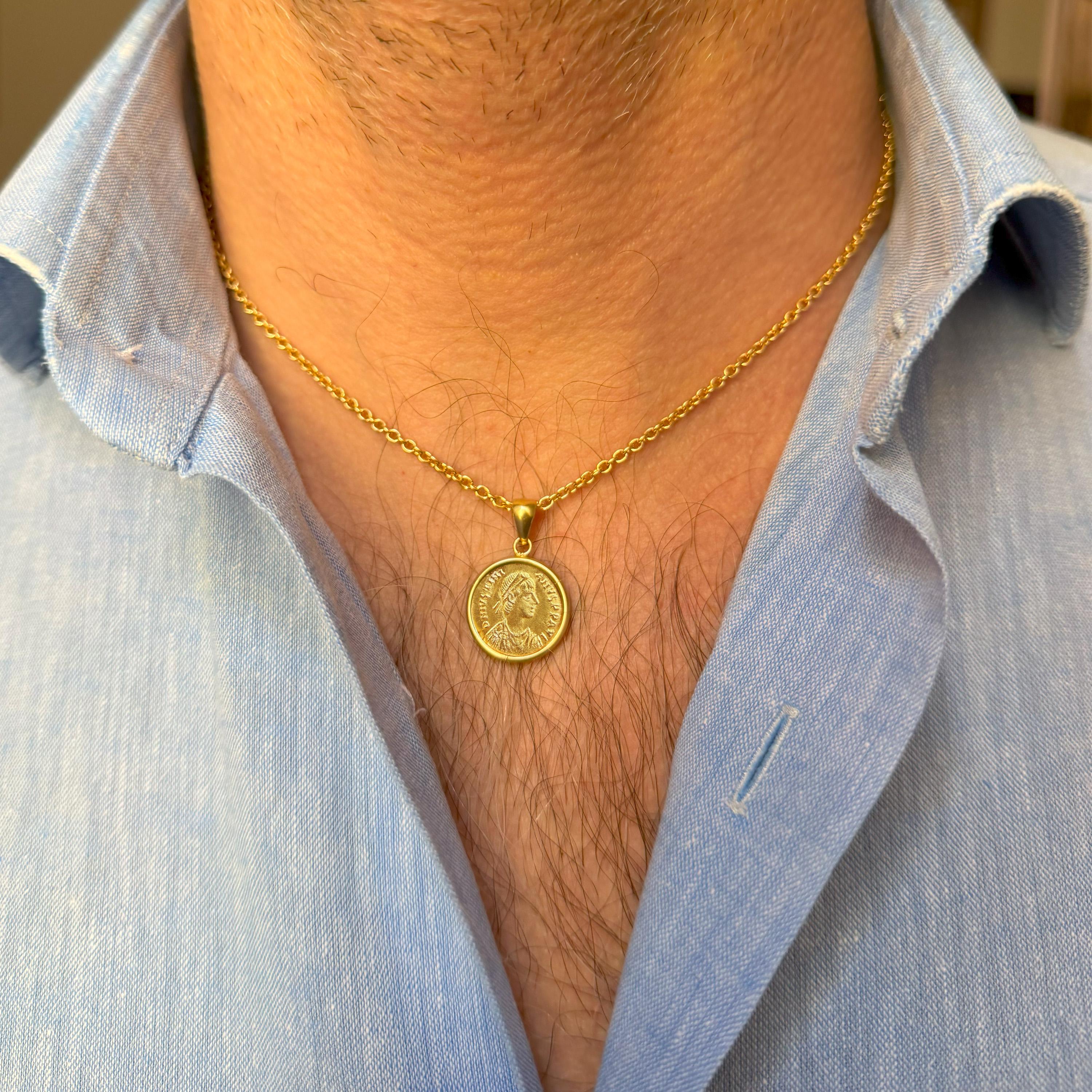 Byzantine 24Kt Gold Coin 6th Cent. AD 18kt Pendant depicting Emperor Justinian I In condizioni Nuovo in vendita a Roma, IT