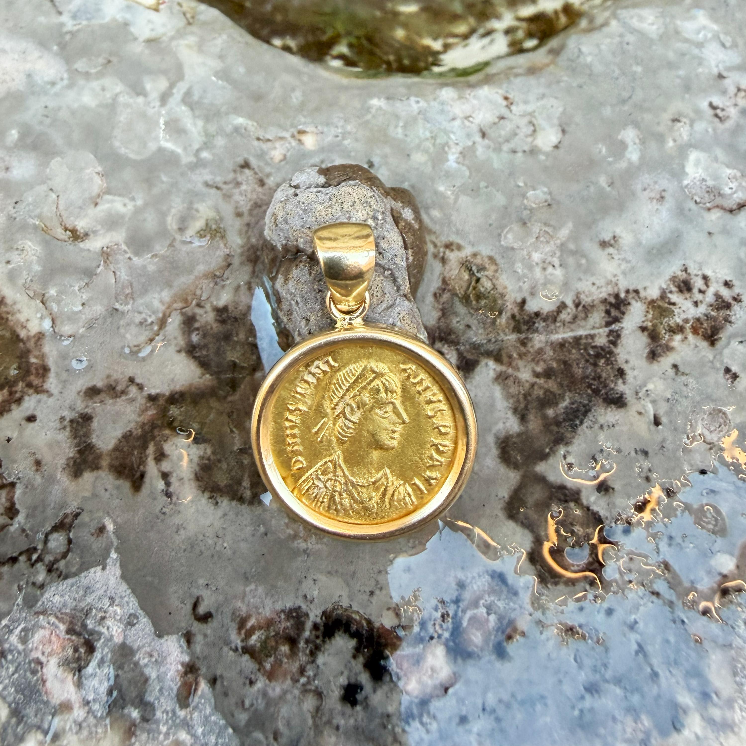 Byzantine 24Kt Gold Coin 6th Cent. AD 18kt Pendant depicting Emperor Justinian I in vendita 1