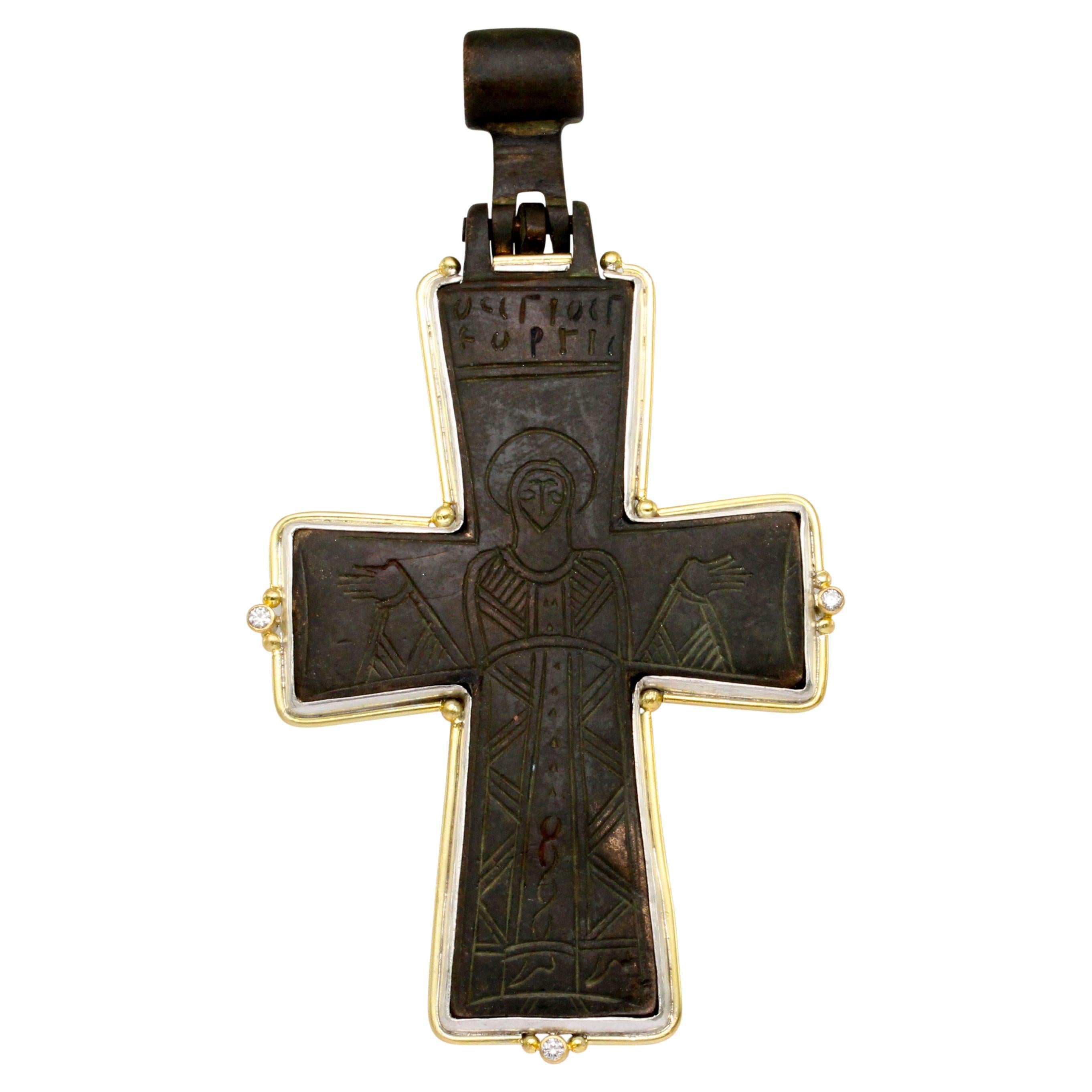 Byzantinisches 8-11. Jahrhundert Große Bronzereliquery Kreuz-Diamanten Silber 18K Gold  im Angebot