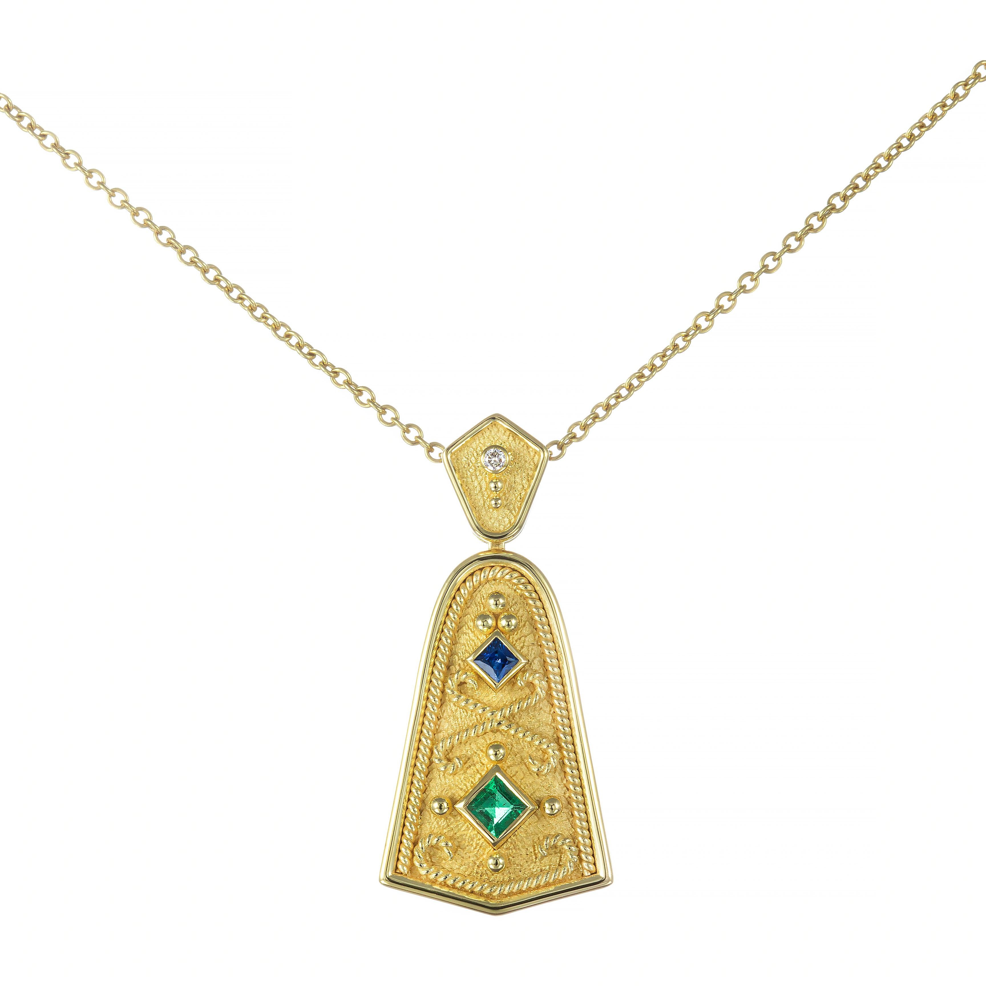 Taille carrée Pendentif cloche byzantin avec saphir, émeraude et diamant en vente