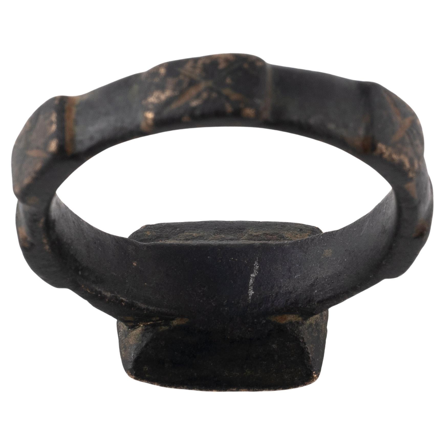 Byzantinischer Bronzering mit Büsten von ST. Peters und ST. Paul  Ca. 4. bis 7. Jahrhundert für Damen oder Herren im Angebot