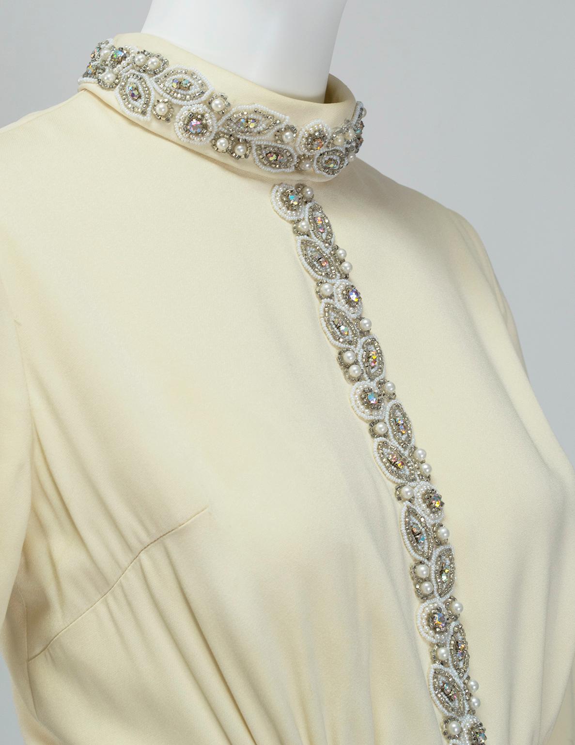 Byzantinisches Hochzeitskleid aus cremefarbener, juwelenbesetzter Seide mit Modeschmuck-Einsatz und Rock - M, 1968 im Angebot 1