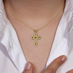 Pendentif croix byzantine avec rubis et saphir