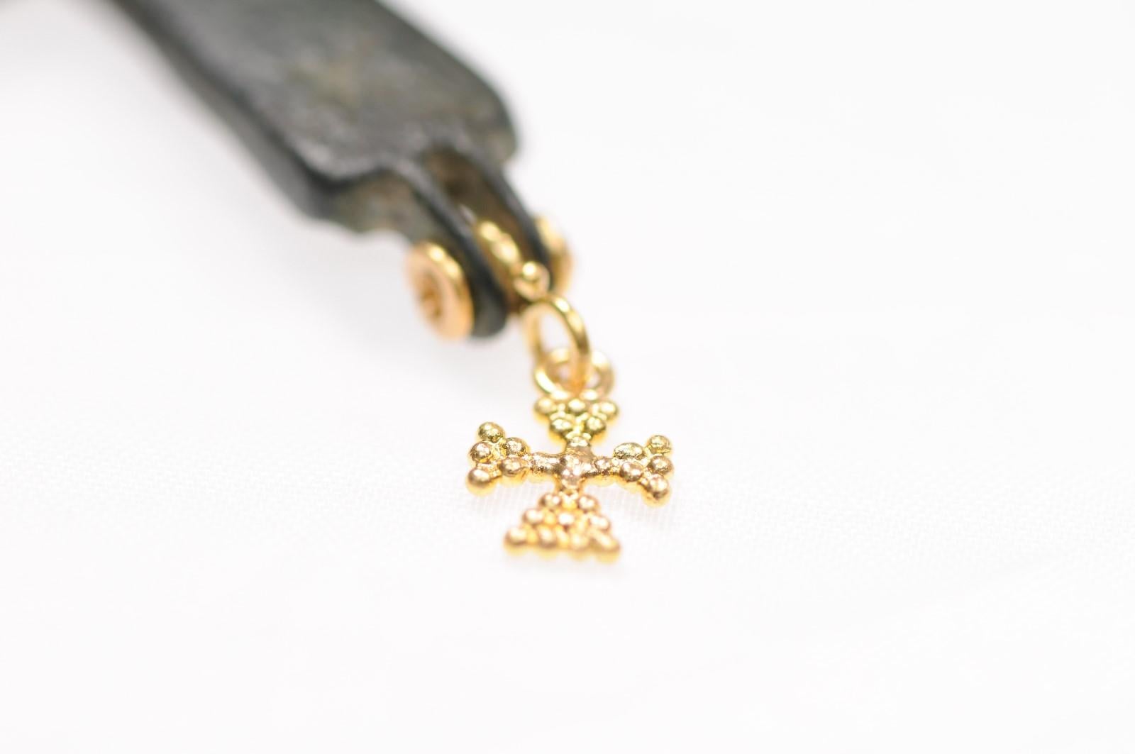 Croix byzantine avec pendentif croix en or, 21 carats (pendant uniquement) en vente 5