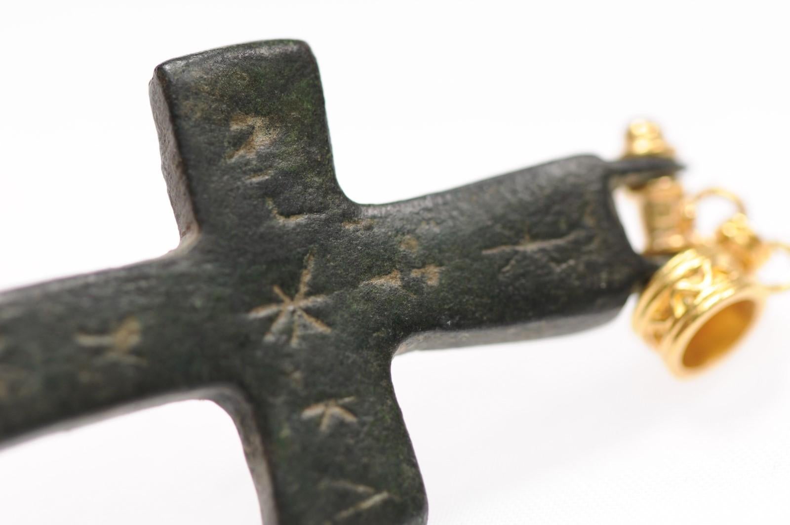 Croix byzantine avec pendentif croix en or, 21 carats (pendant uniquement) en vente 7
