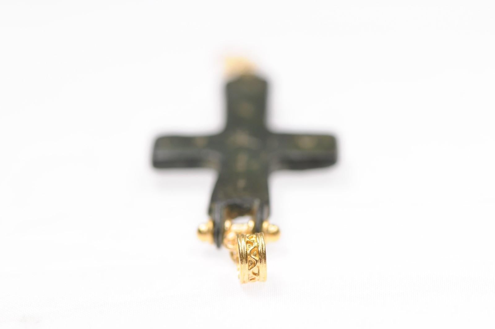 Croix byzantine avec pendentif croix en or, 21 carats (pendant uniquement) en vente 1