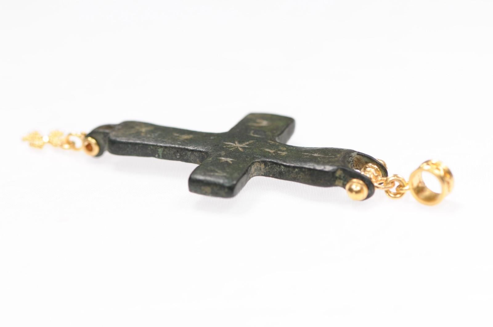 Croix byzantine avec pendentif croix en or, 21 carats (pendant uniquement) en vente 2