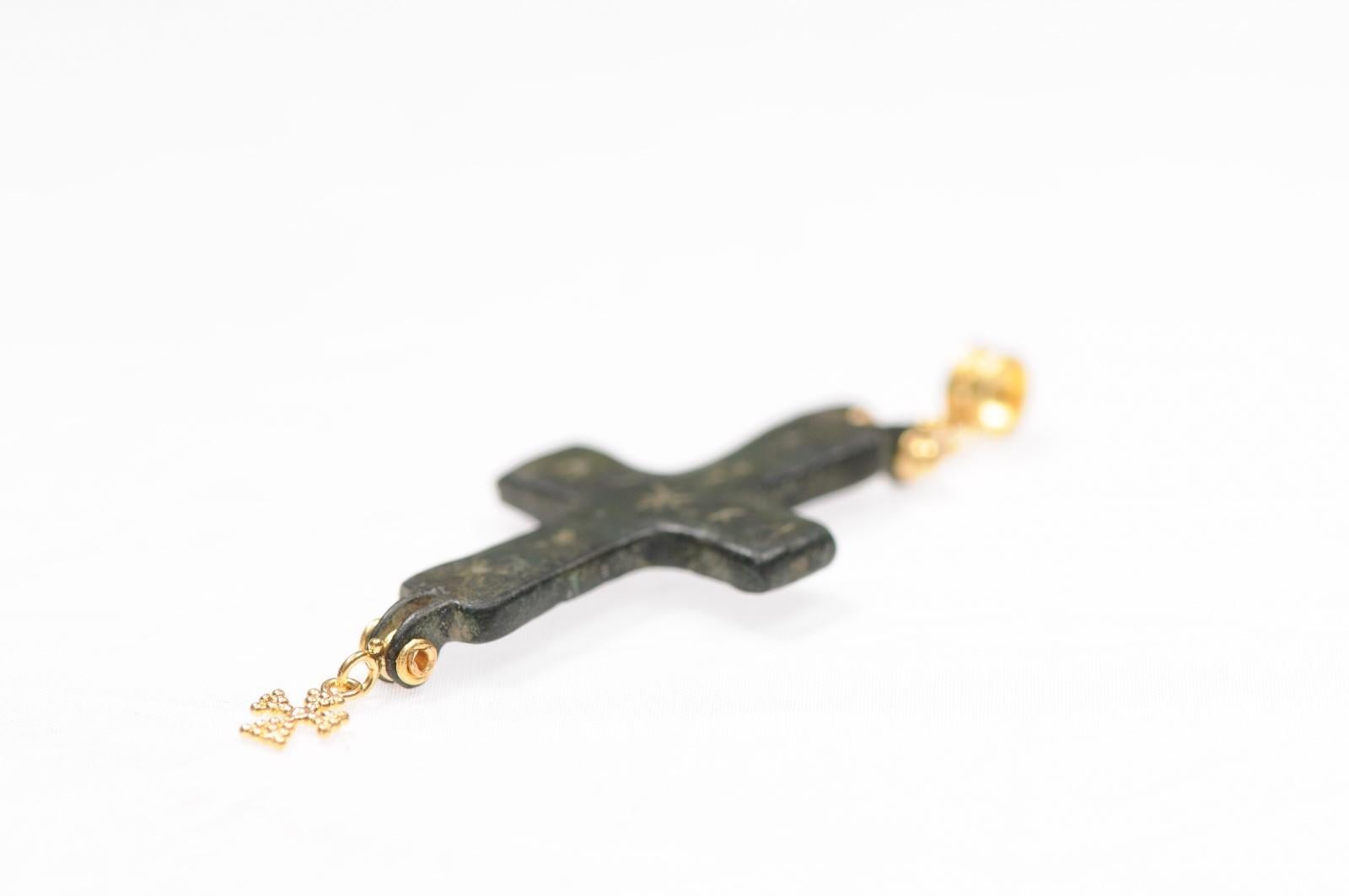Croix byzantine avec pendentif croix en or, 21 carats (pendant uniquement) en vente 4