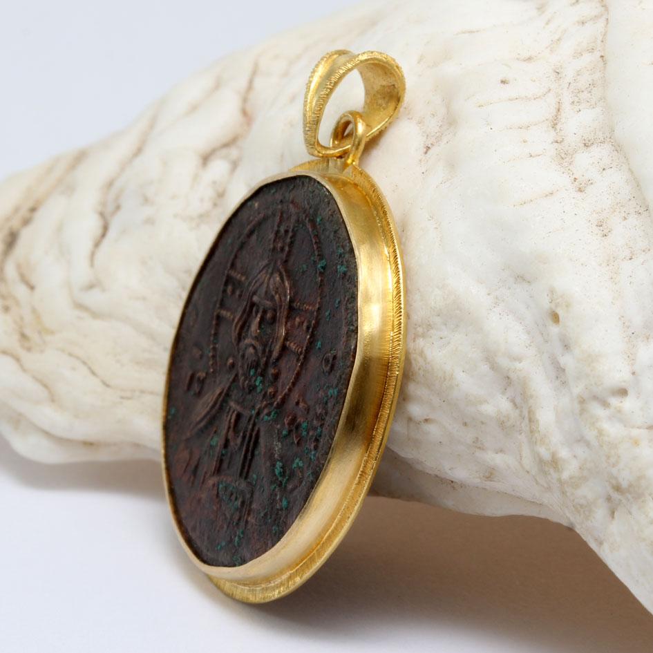 Bronzebüste der Christusmünze aus 18 Karat Gold mit Anhänger aus Byzantinischem Empire, 9. Jahrhundert AD für Damen oder Herren